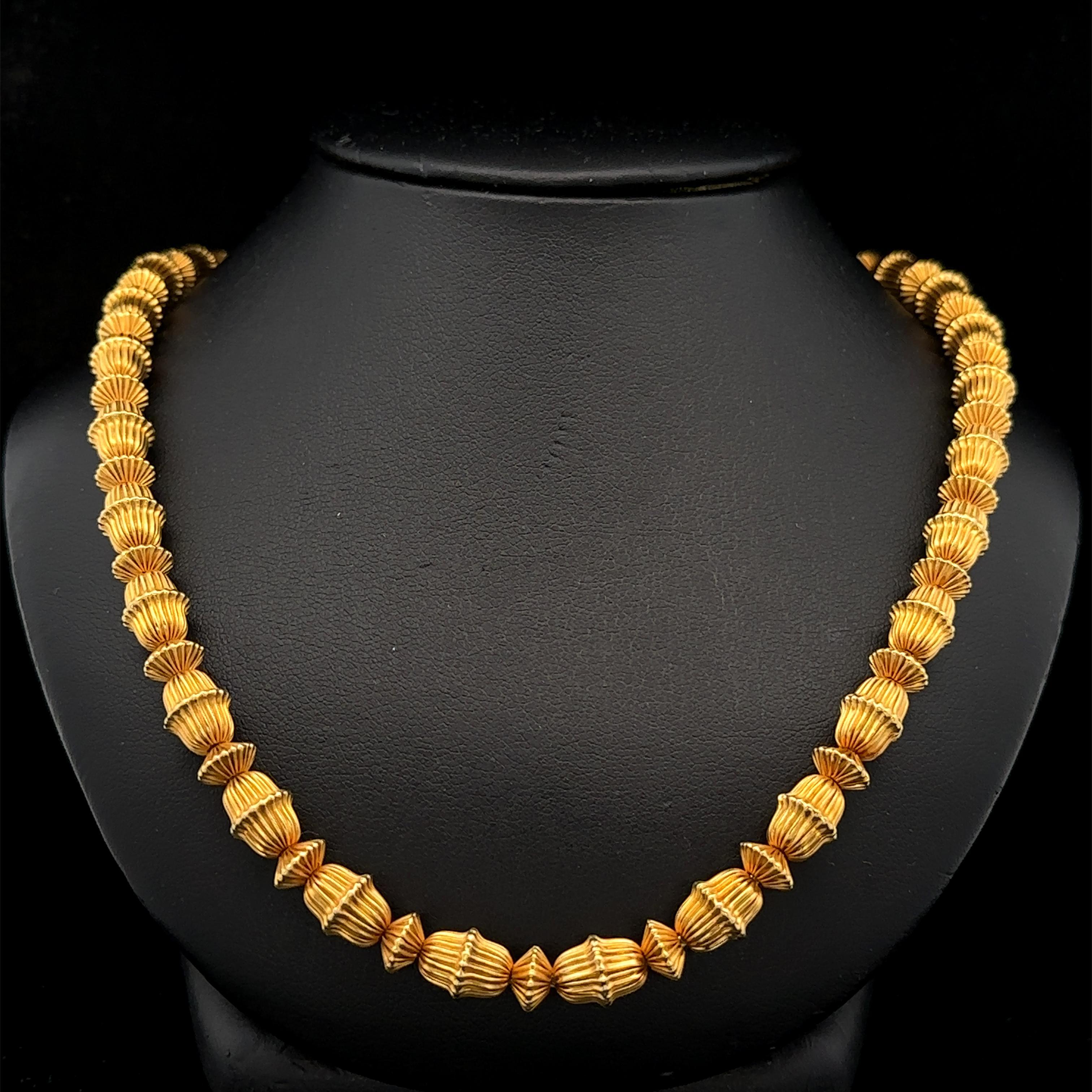 Set di collane e bracciali con perle in oro giallo massiccio 18k del designer Ilias Lalaounis in vendita 2