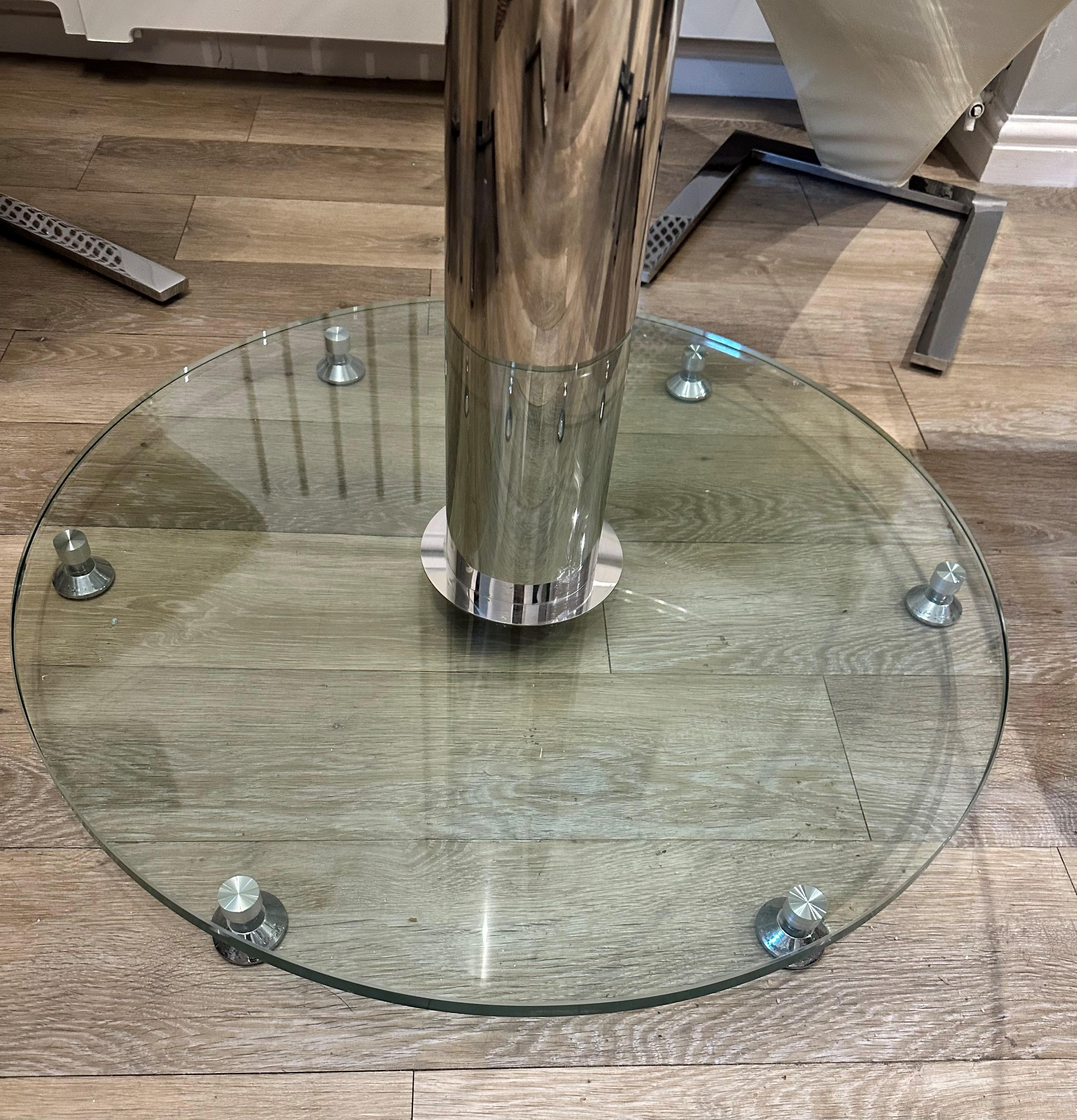 Designer-inspirierter runder Glas-Esstisch und 6 Stühle im Rolf Benz-Stil (20. Jahrhundert)
