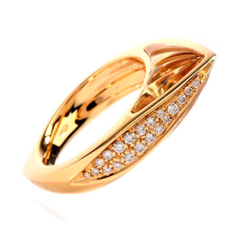 Designer IO SI Italian High Quality Diamond Citrine 18K Gold Triangular Shaped Cocktail Ring 

 Solid 18K Yellow Gold 

Top Measures approx: 20mm x 6mm, 9 mm Height, Whole Ring 31 mm x 21 mm

Number of Stones: 40 Carat Total Weight approx: