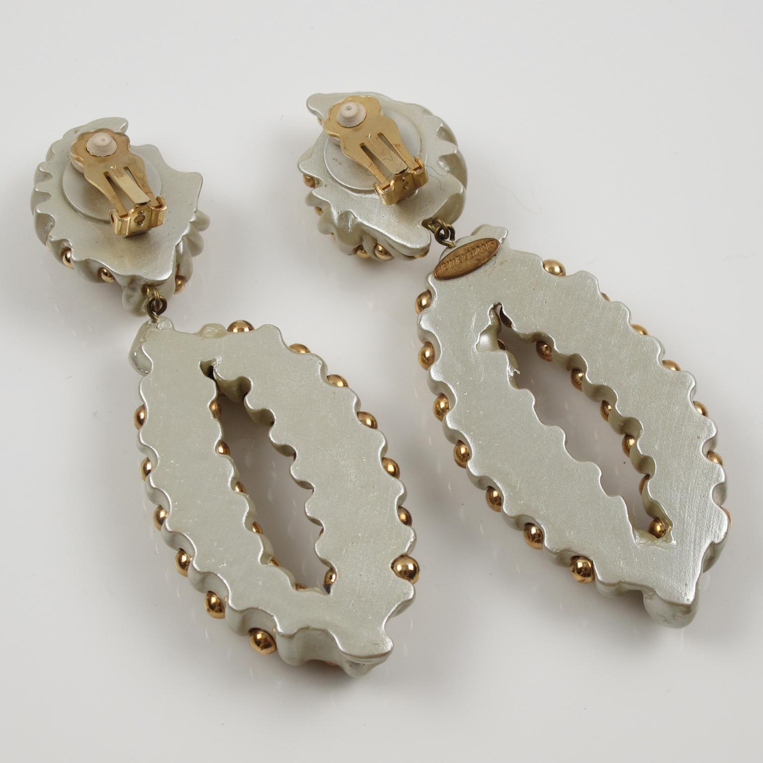 Jewellians Pearlized Resin Dangle Clip Earrings In Excellent Condition For Sale In Atlanta, GA