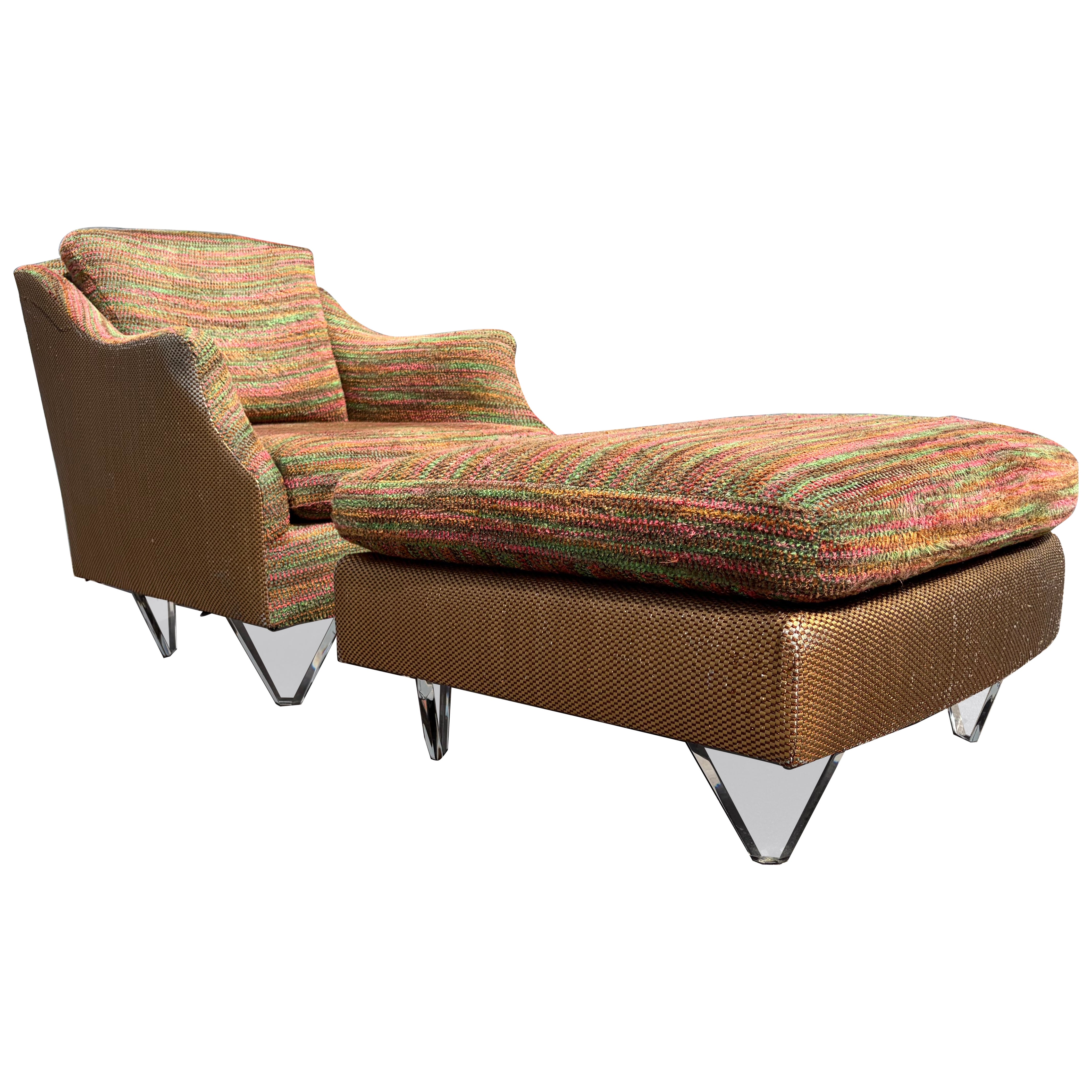 Sedia da salotto e ottomana di design, gambe in lucite in vendita