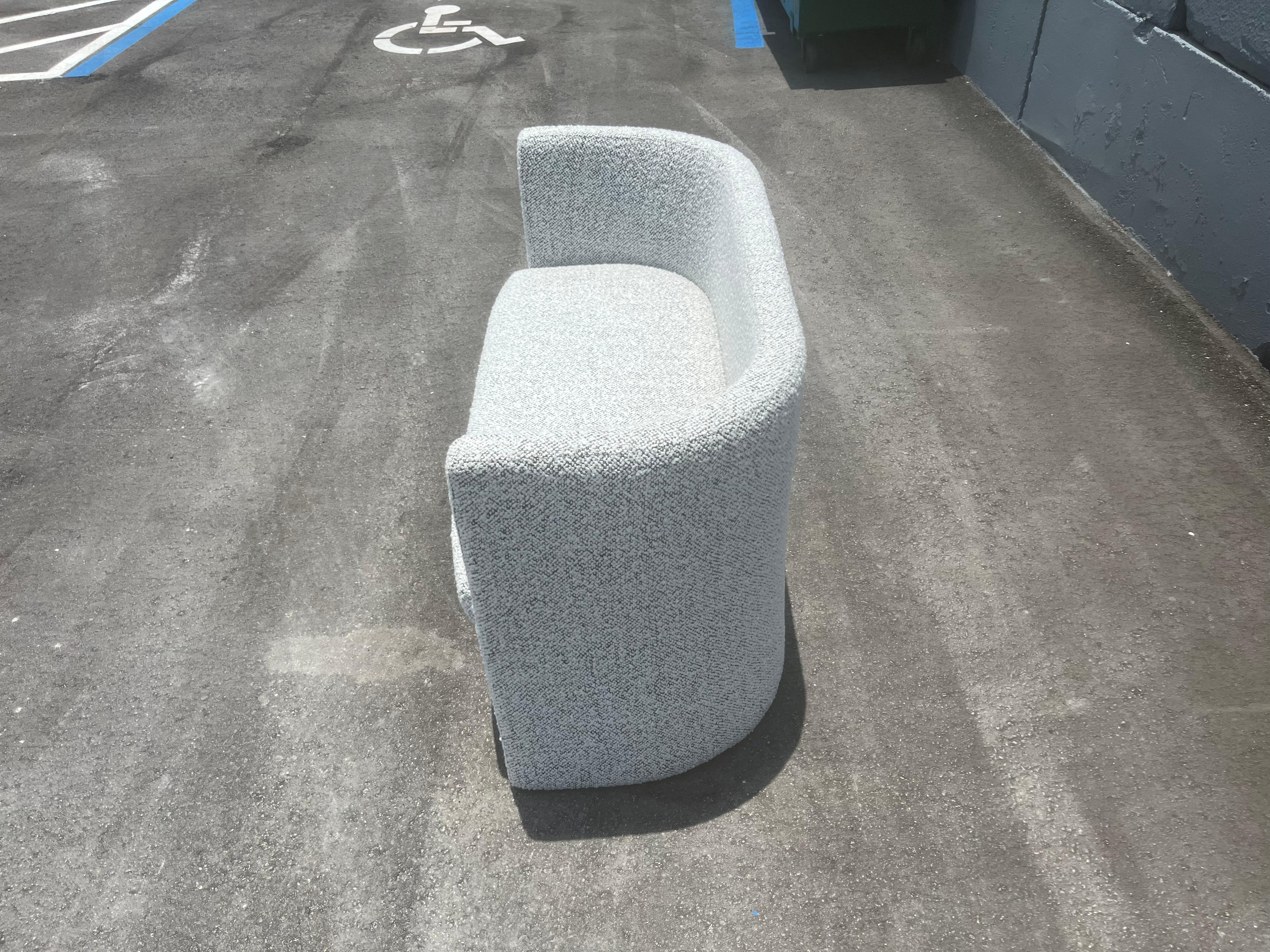 Designer Loveseat, Bank, Kravet, Schwarz-Weißer Nubby Boucle im Angebot 3