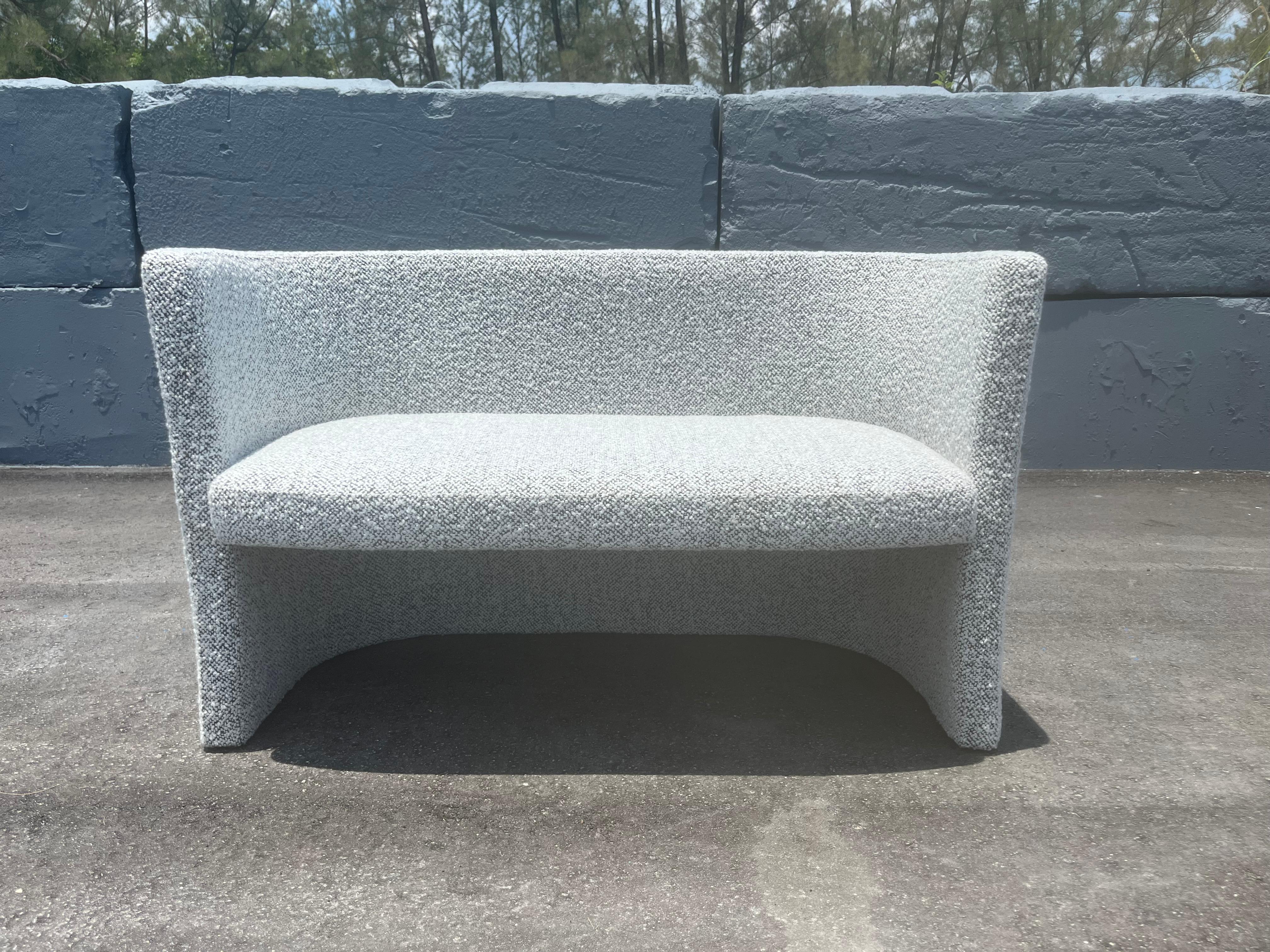 Designer Loveseat, Bank, Kravet, Schwarz-Weißer Nubby Boucle im Angebot 4