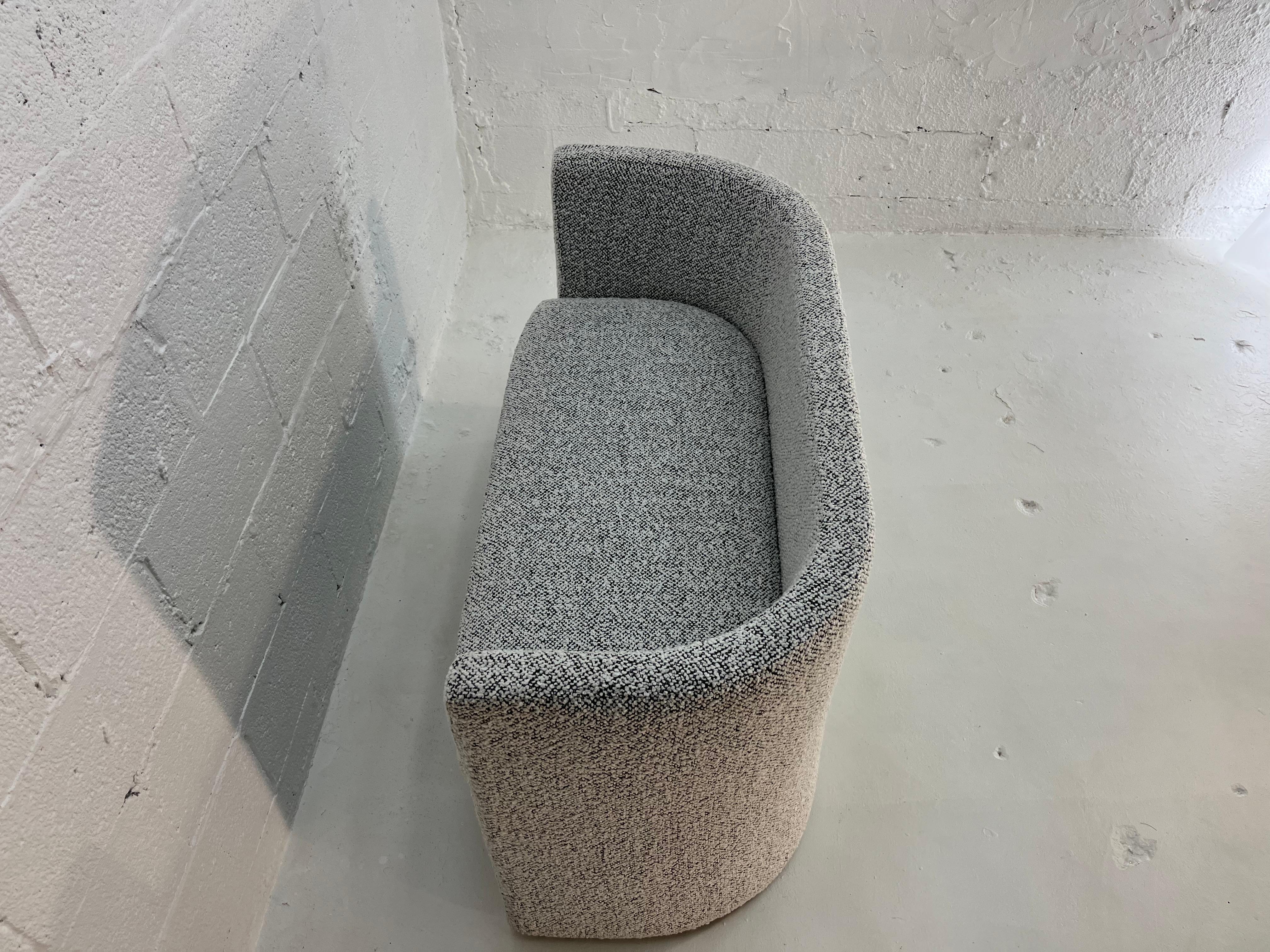 Loveseat de diseño, Banco, Kravet Negro Blanco Nubby Boucle en venta 8