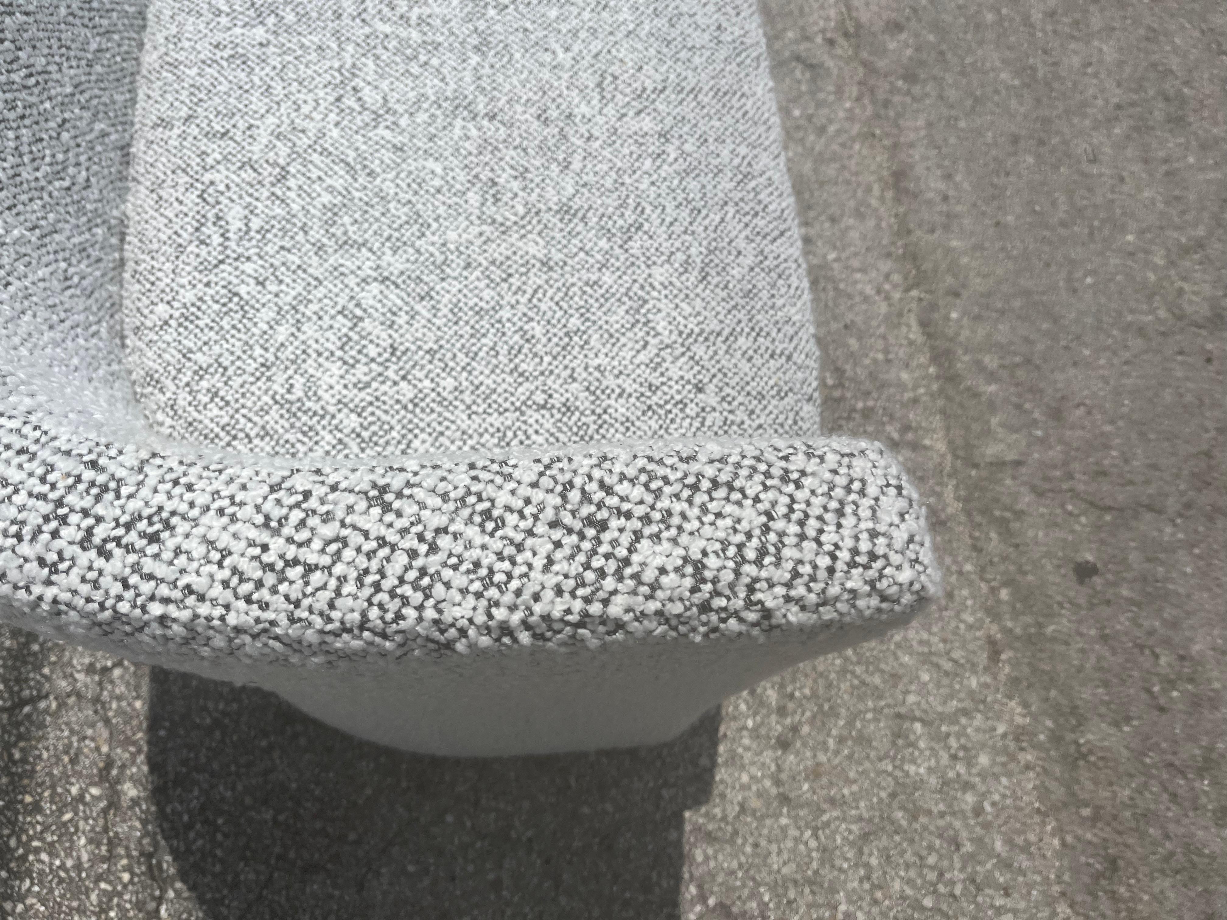 Designer Loveseat, Bank, Kravet, Schwarz-Weißer Nubby Boucle im Angebot 9