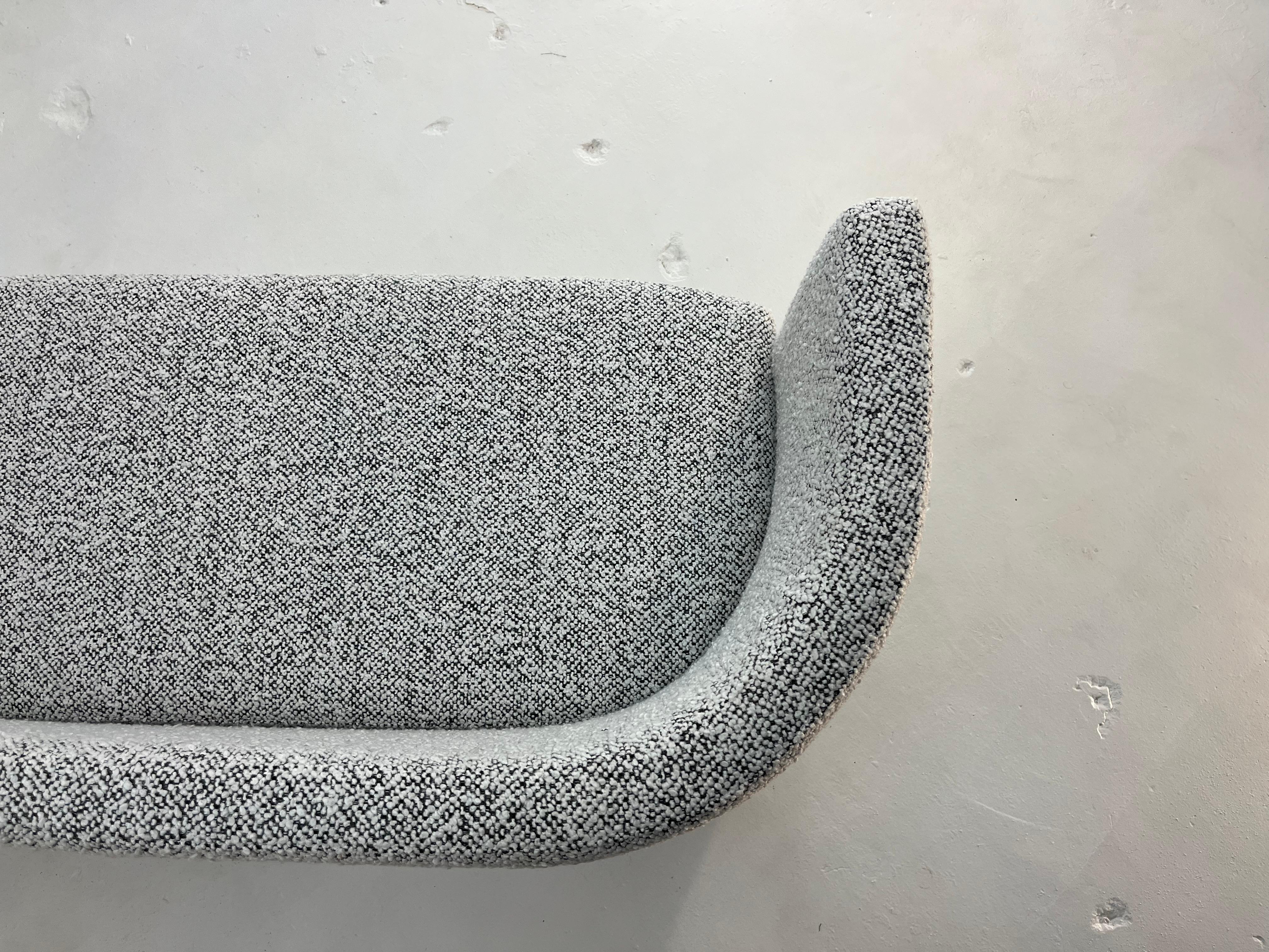Loveseat de diseño, Banco, Kravet Negro Blanco Nubby Boucle en venta 9