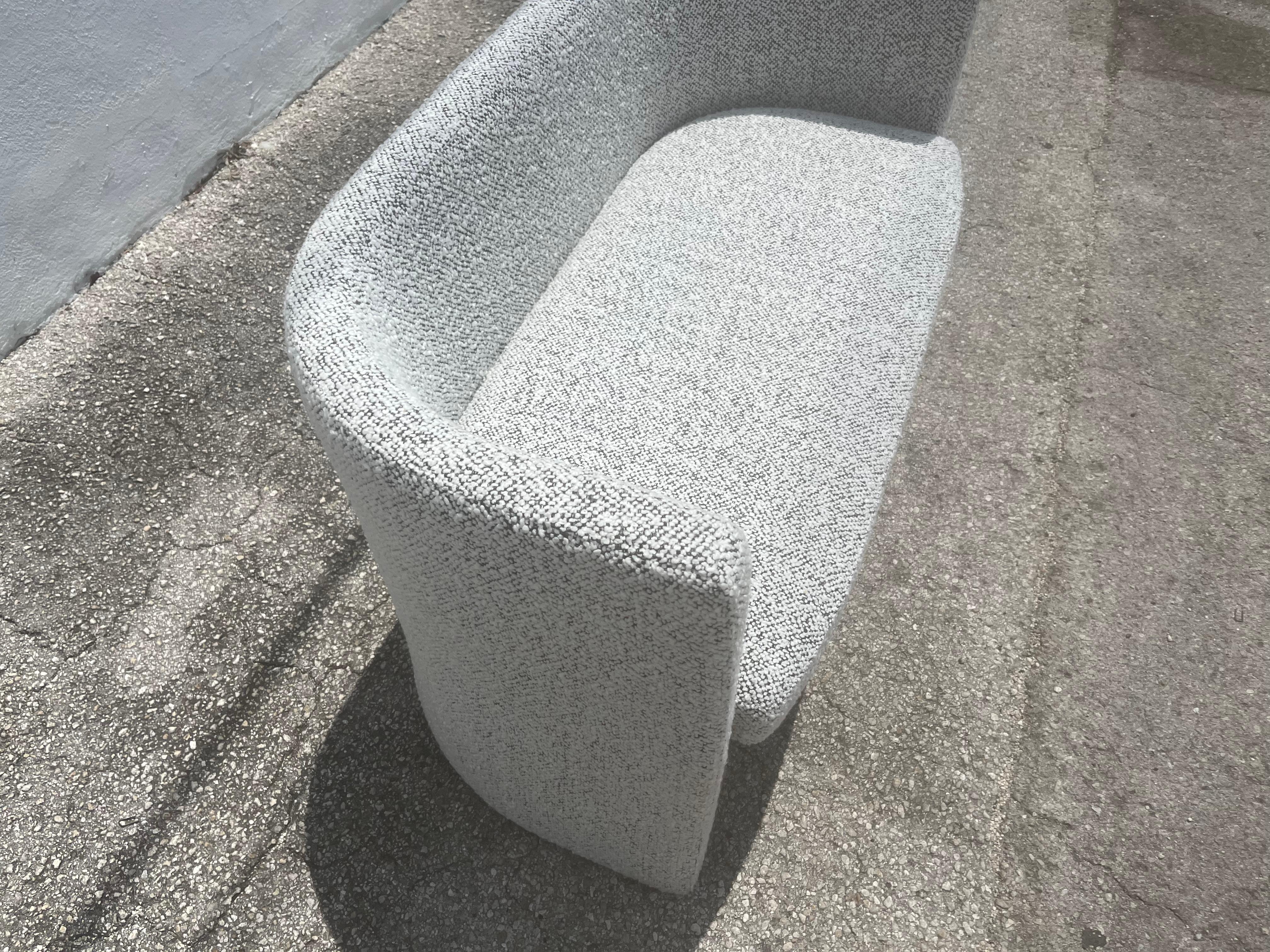 Designer Loveseat, Bank, Kravet, Schwarz-Weißer Nubby Boucle im Angebot 10