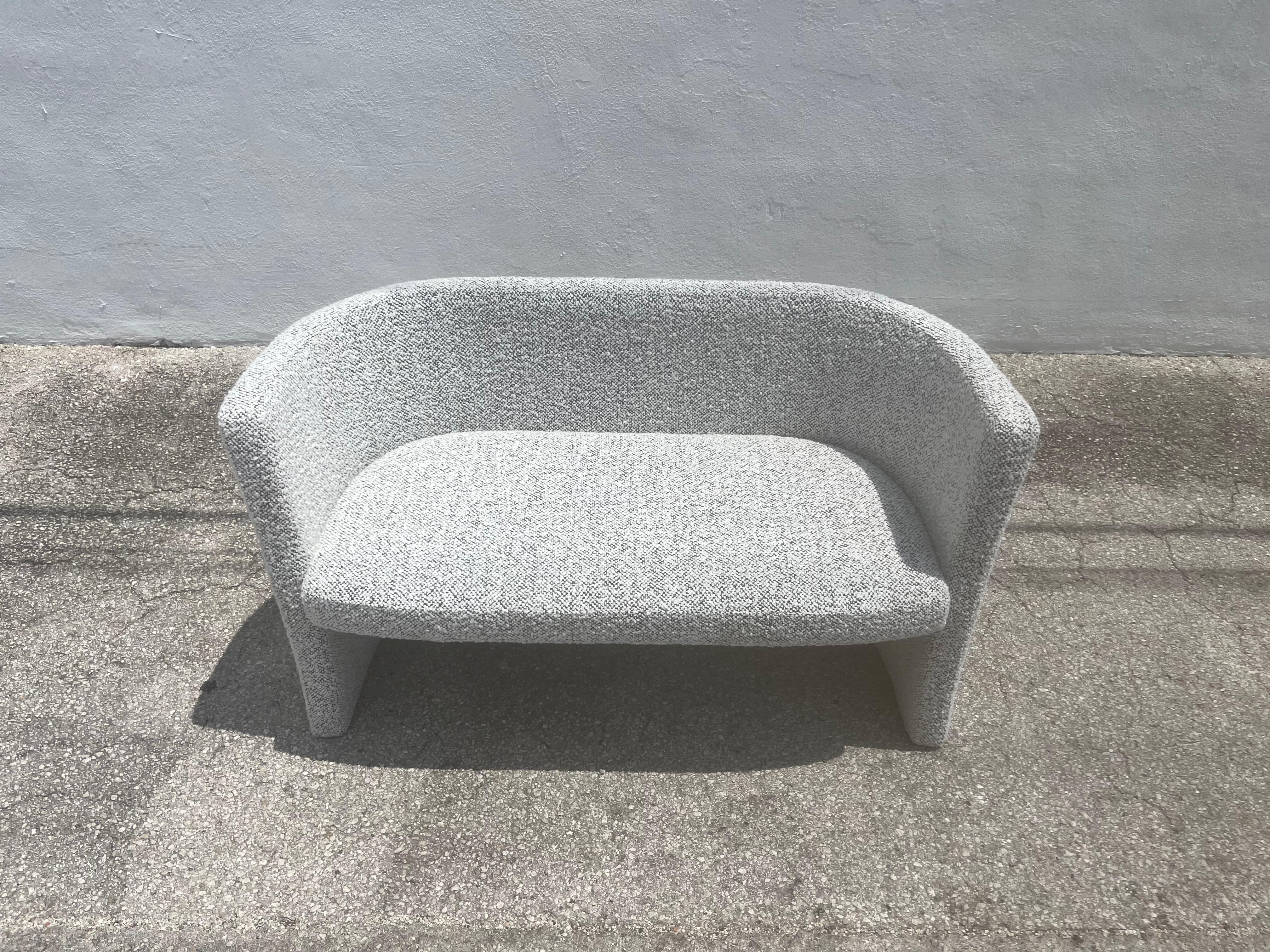 Designer Loveseat, Bank, Kravet, Schwarz-Weißer Nubby Boucle im Angebot 11
