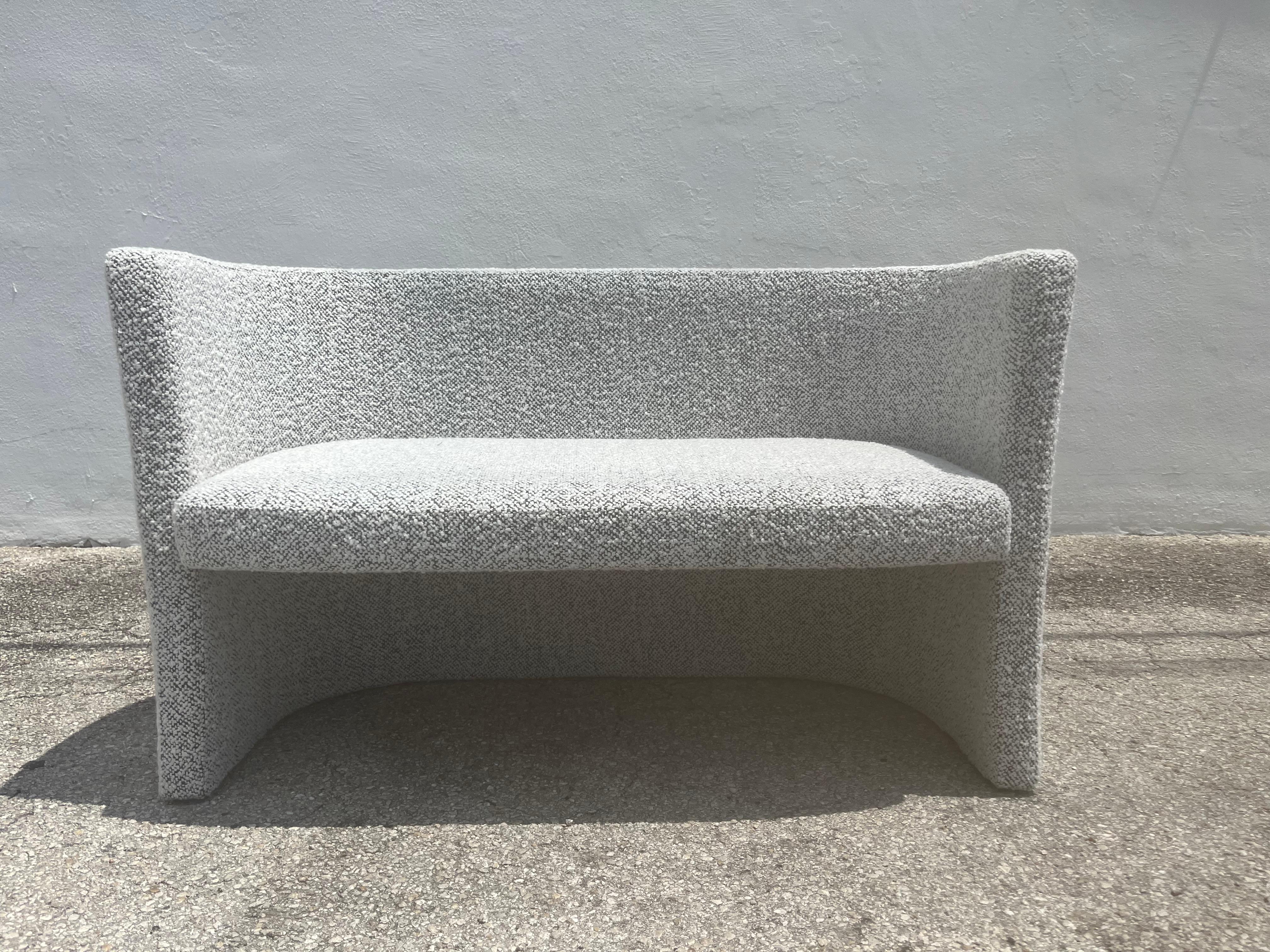 Designer Loveseat, Bank, Kravet, Schwarz-Weißer Nubby Boucle im Angebot 12