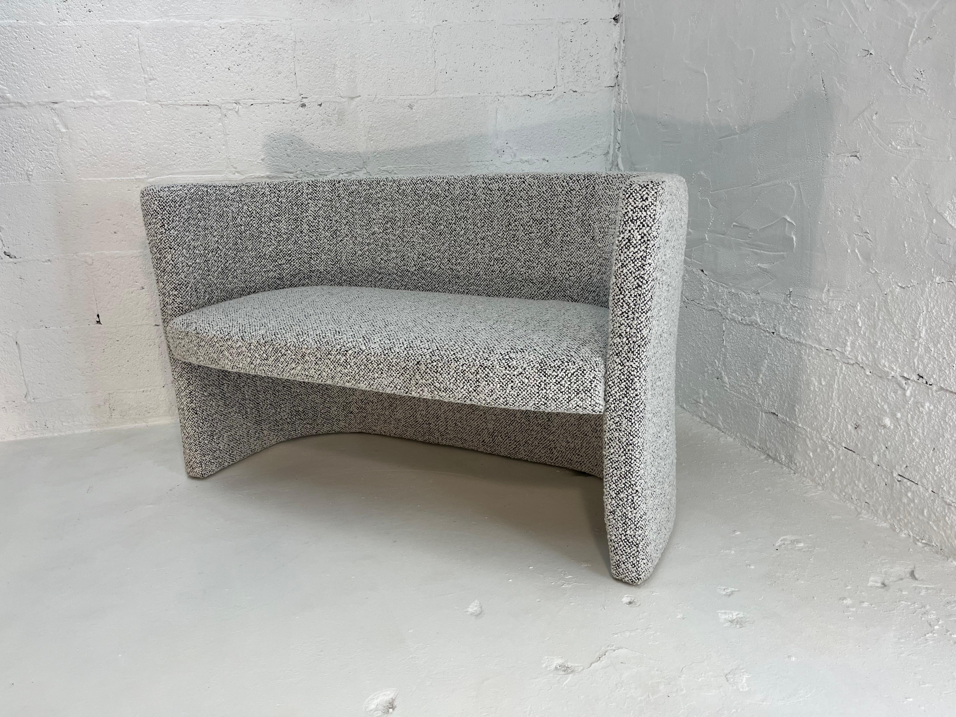 Loveseat de diseño, Banco, Kravet Negro Blanco Nubby Boucle Moderno en venta
