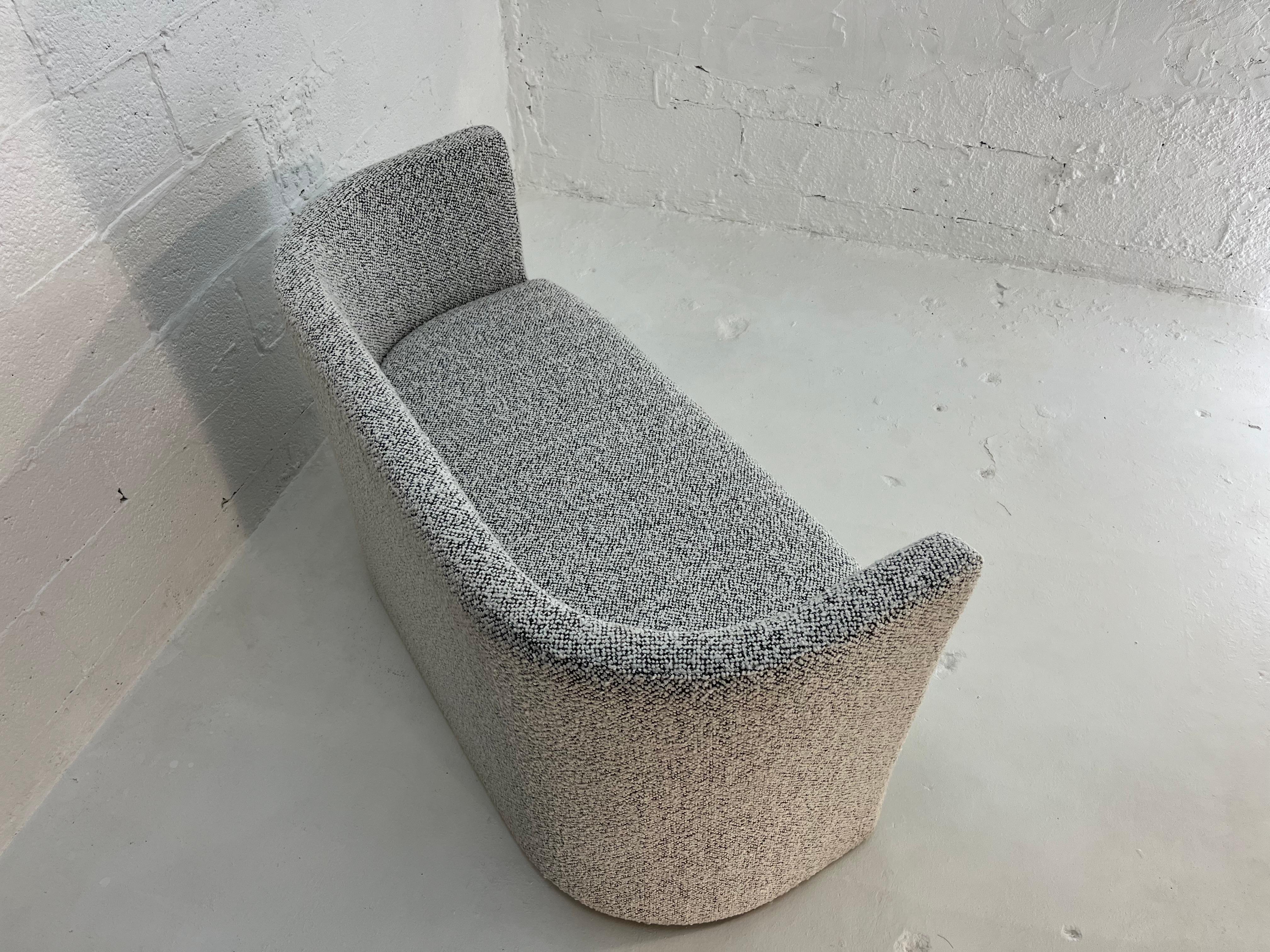Loveseat de diseño, Banco, Kravet Negro Blanco Nubby Boucle en venta 1