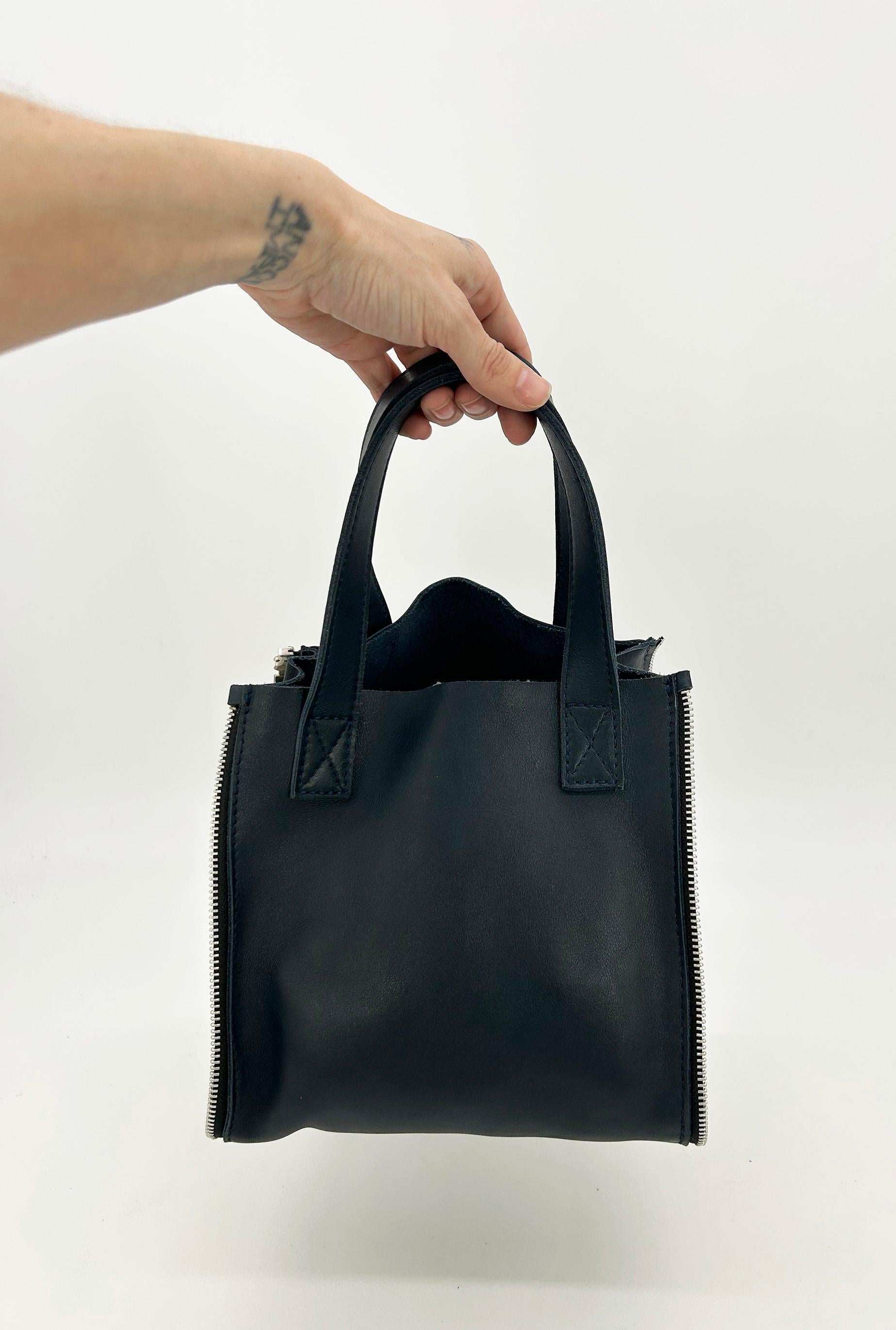 Bolso de diseño Made in Italy Azul Marino Piel 3 en 1 Bolso Tote en venta 8