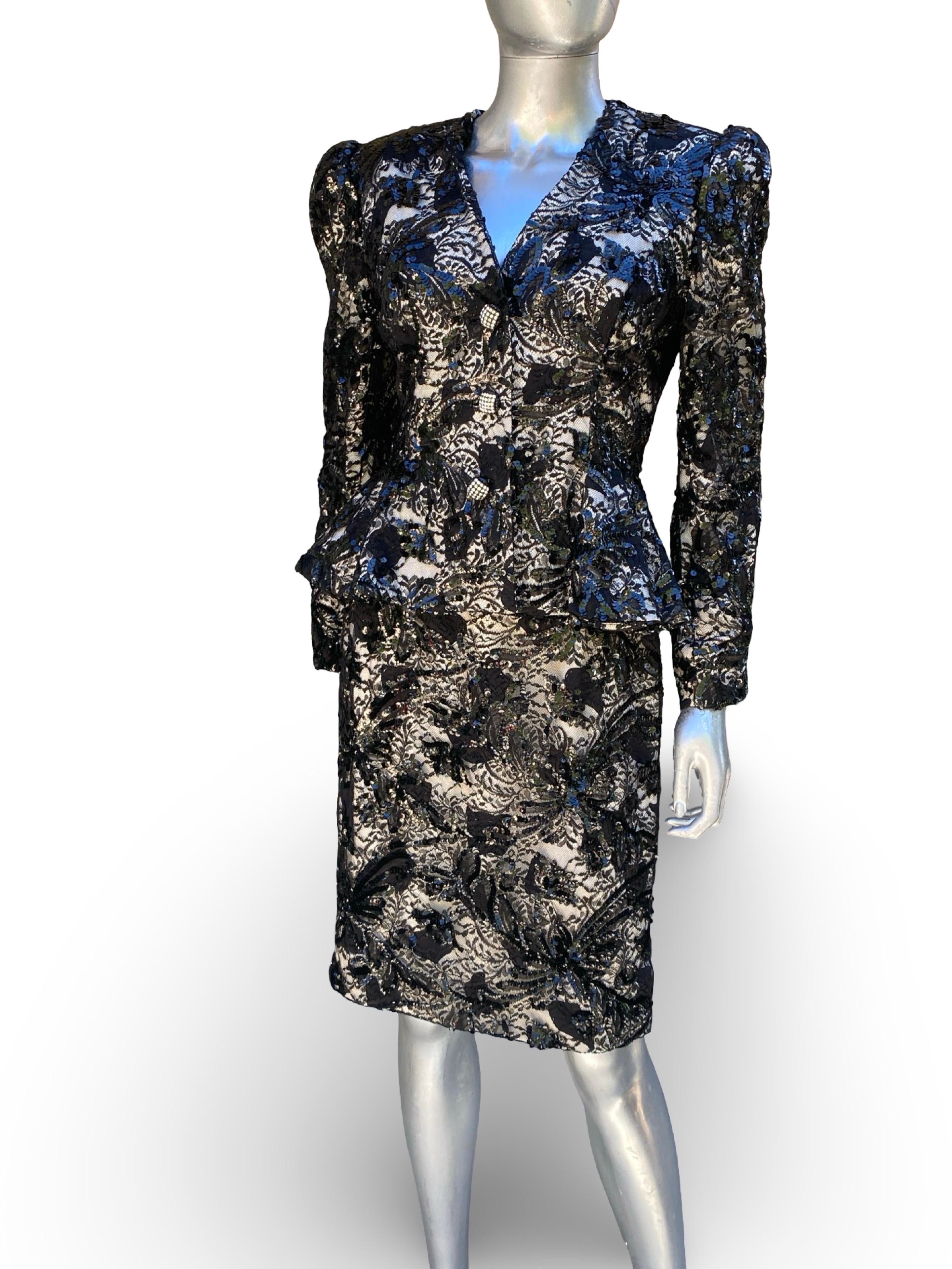 Noir Designer Modern Embellis à la main CHIC Combinaison de soirée en dentelle française noire Taille 10 en vente