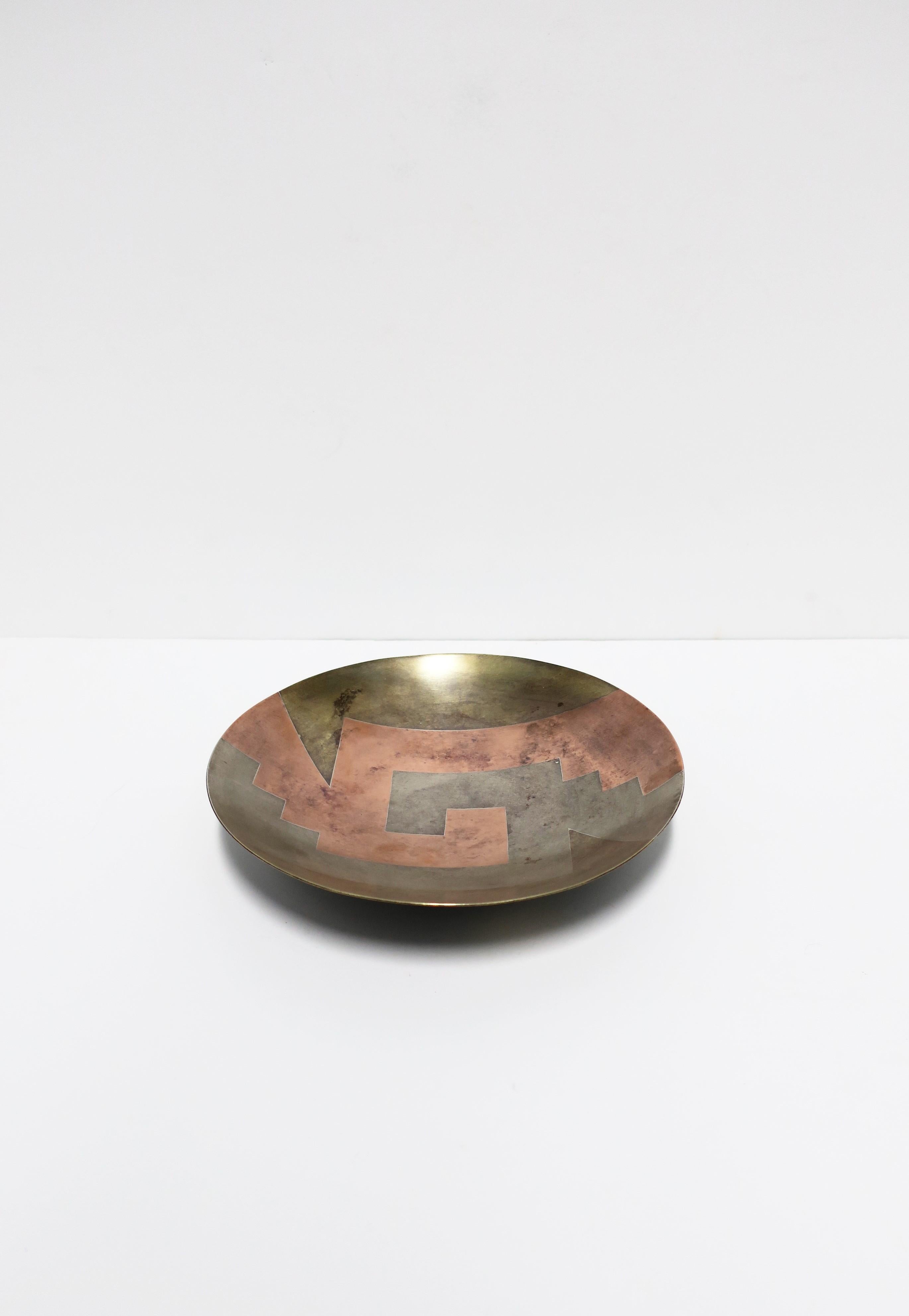 Modern Metals Centerpiece Bowl or Catchall Designer E Cabello, 1960s, Mexico For Sale 3