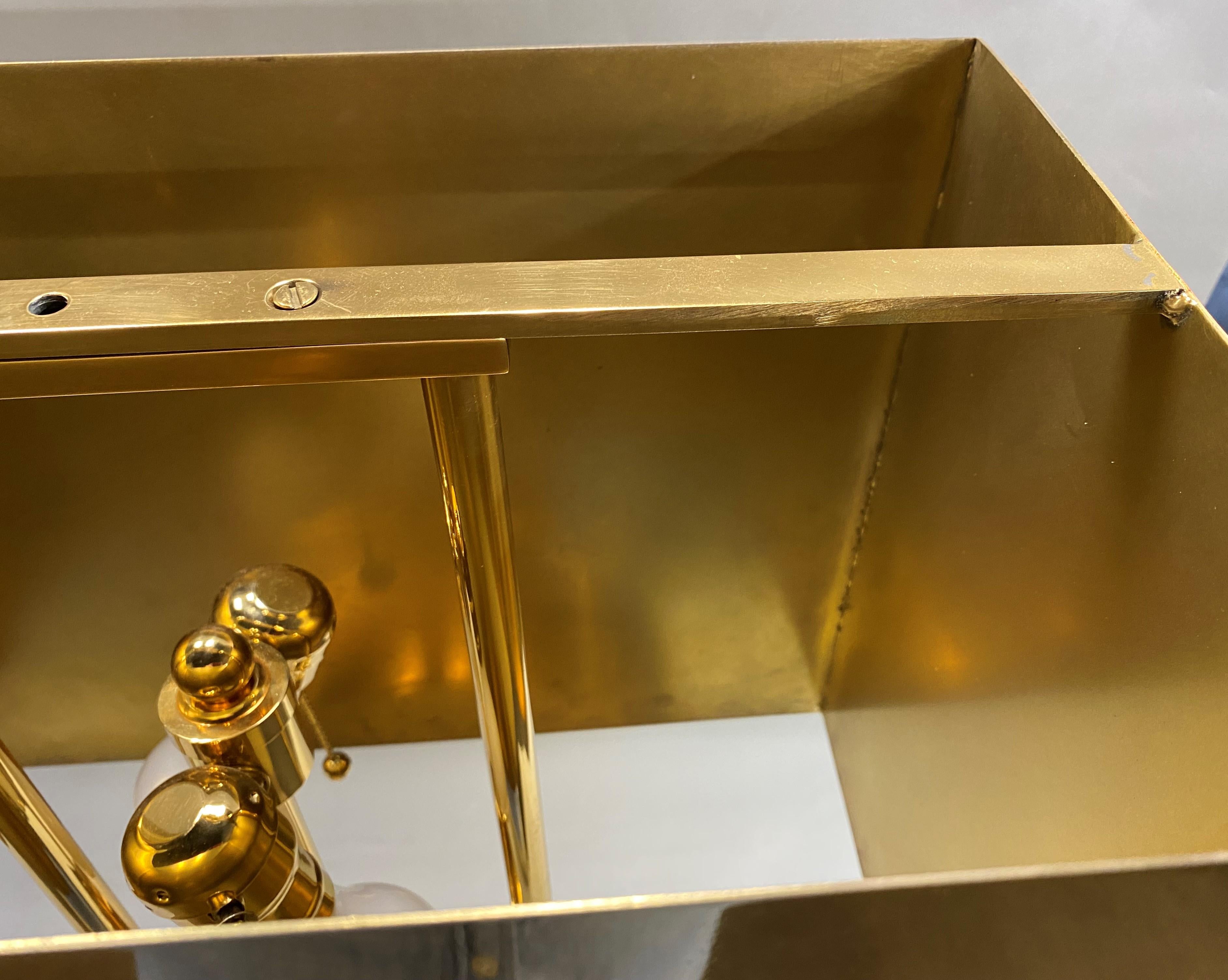 Bronze Lampe de bureau moderniste en bronze ou en laiton par un designer en vente