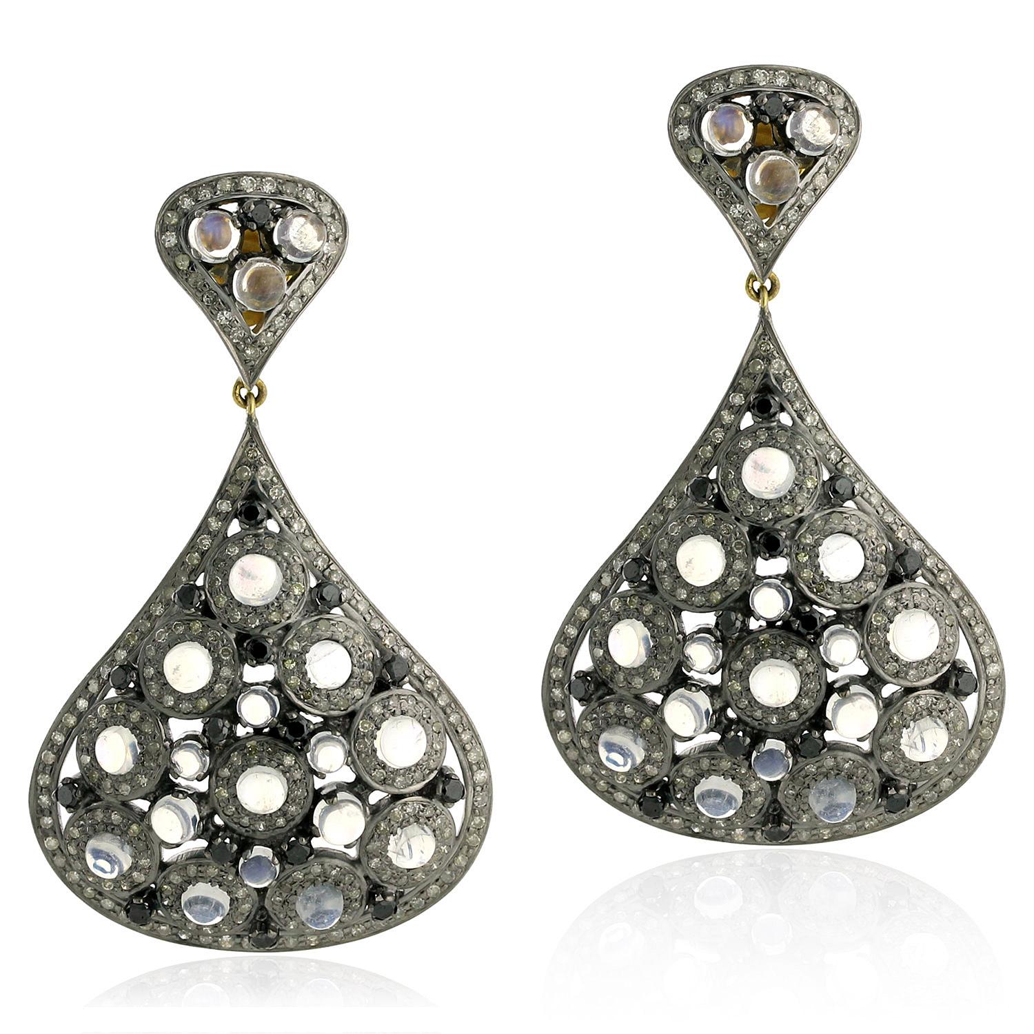 Designer-Ohrring aus Mondstein und Diamant in Gold und Silber (Gemischter Schliff) im Angebot