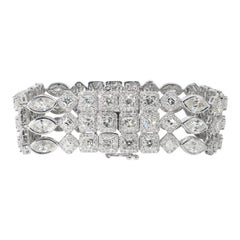 Pulsera multifila de diseño con diamantes de formas mixtas.  D30,56ct.t.w.