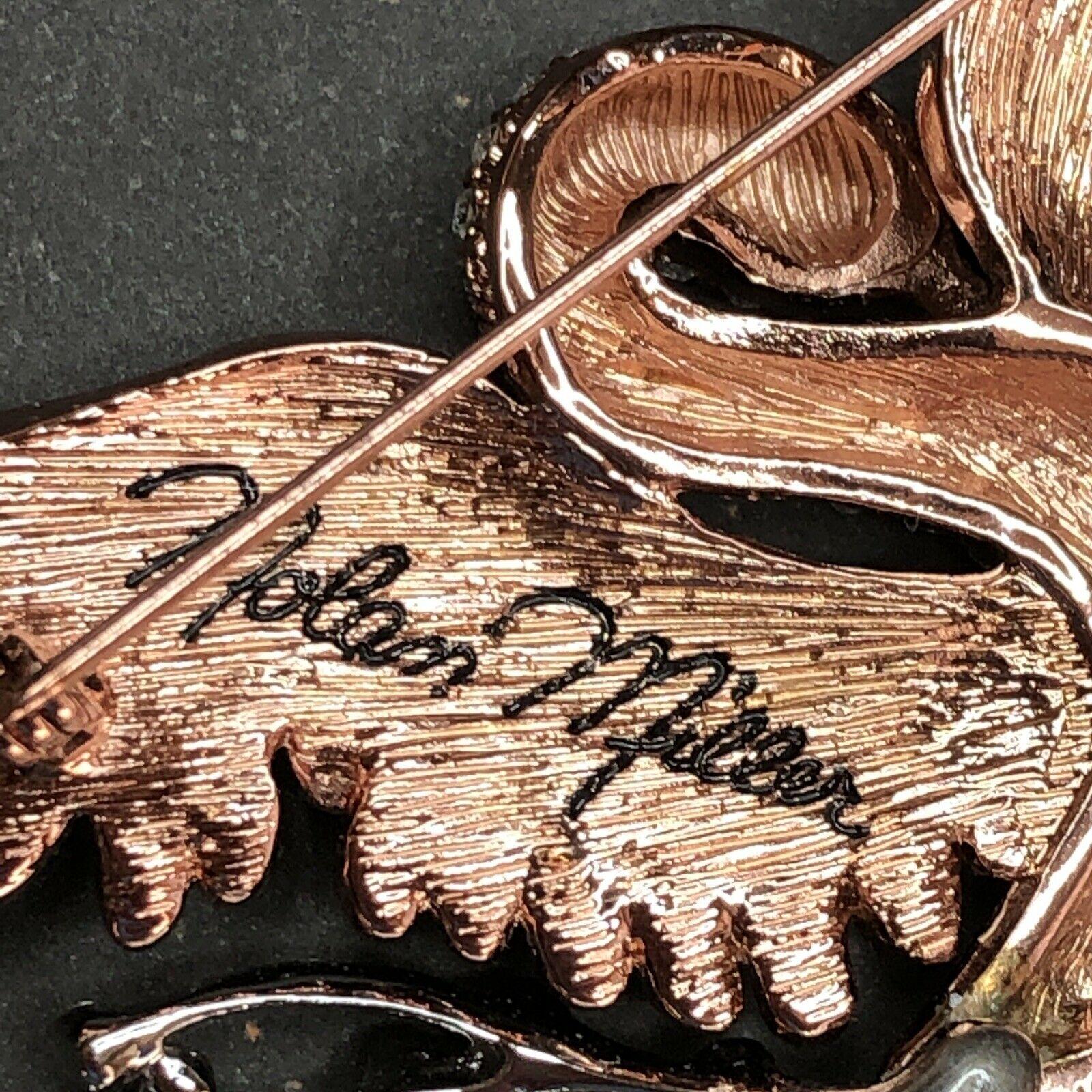 Contemporain Broche en forme de cygne signature en cristal signée par le designer Nolan Miller ~ Boîte d'origine en vente