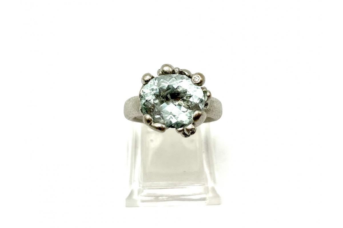 Designer Ole Lynggaard ring in white gold with aquamarine and diamonds For Sale 5