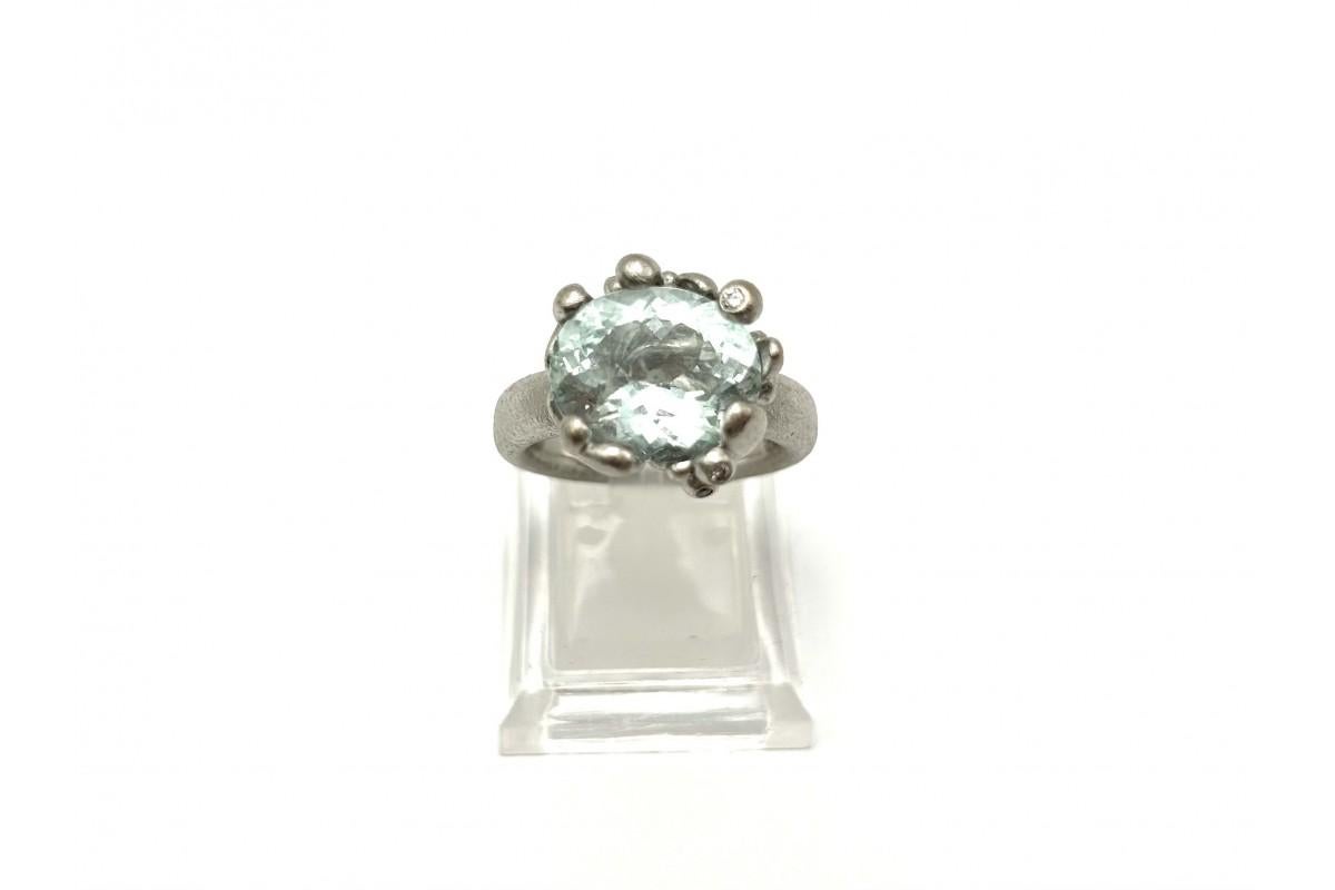 Women's or Men's Designer Ole Lynggaard ring in white gold with aquamarine and diamonds For Sale