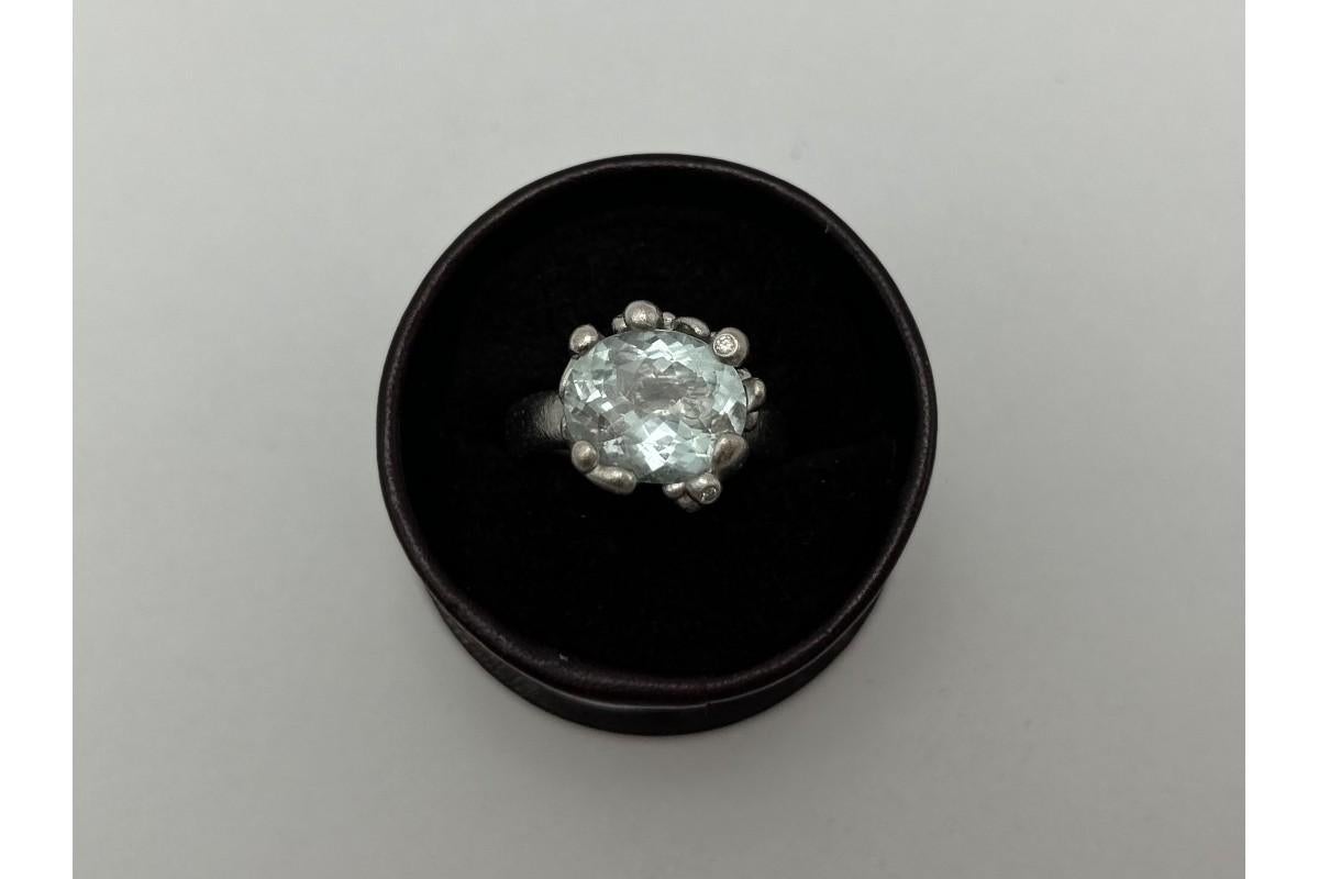Designer Ole Lynggaard ring in white gold with aquamarine and diamonds For Sale 4