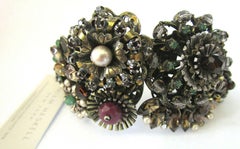 Verziertes Designer-Armband mit verkrusteten Blumen von Miriam Haskell