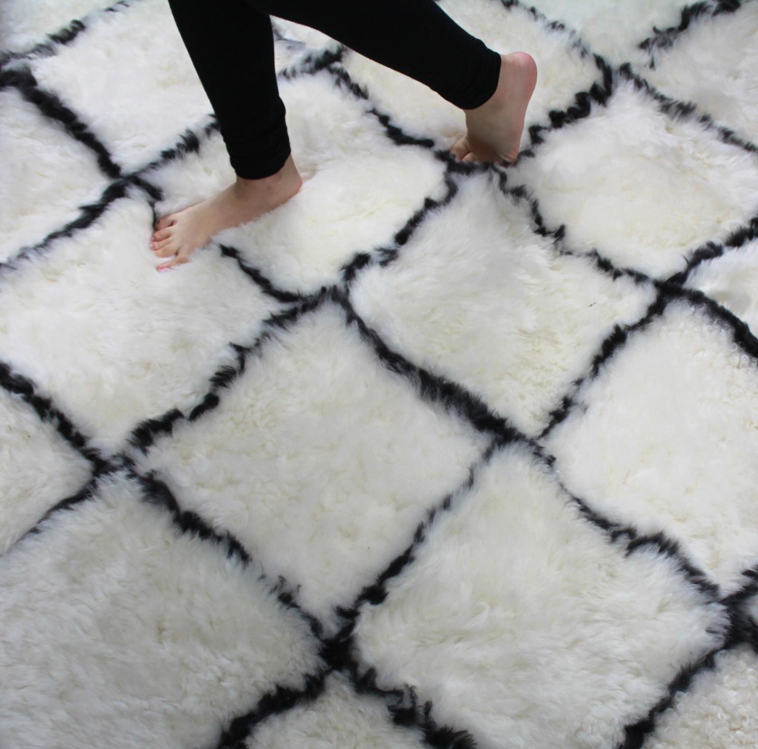 Designer Patchwork Schafsfell-Teppich mit böhmischem Diamantmuster, hergestellt in Australien (Böhmisch) im Angebot