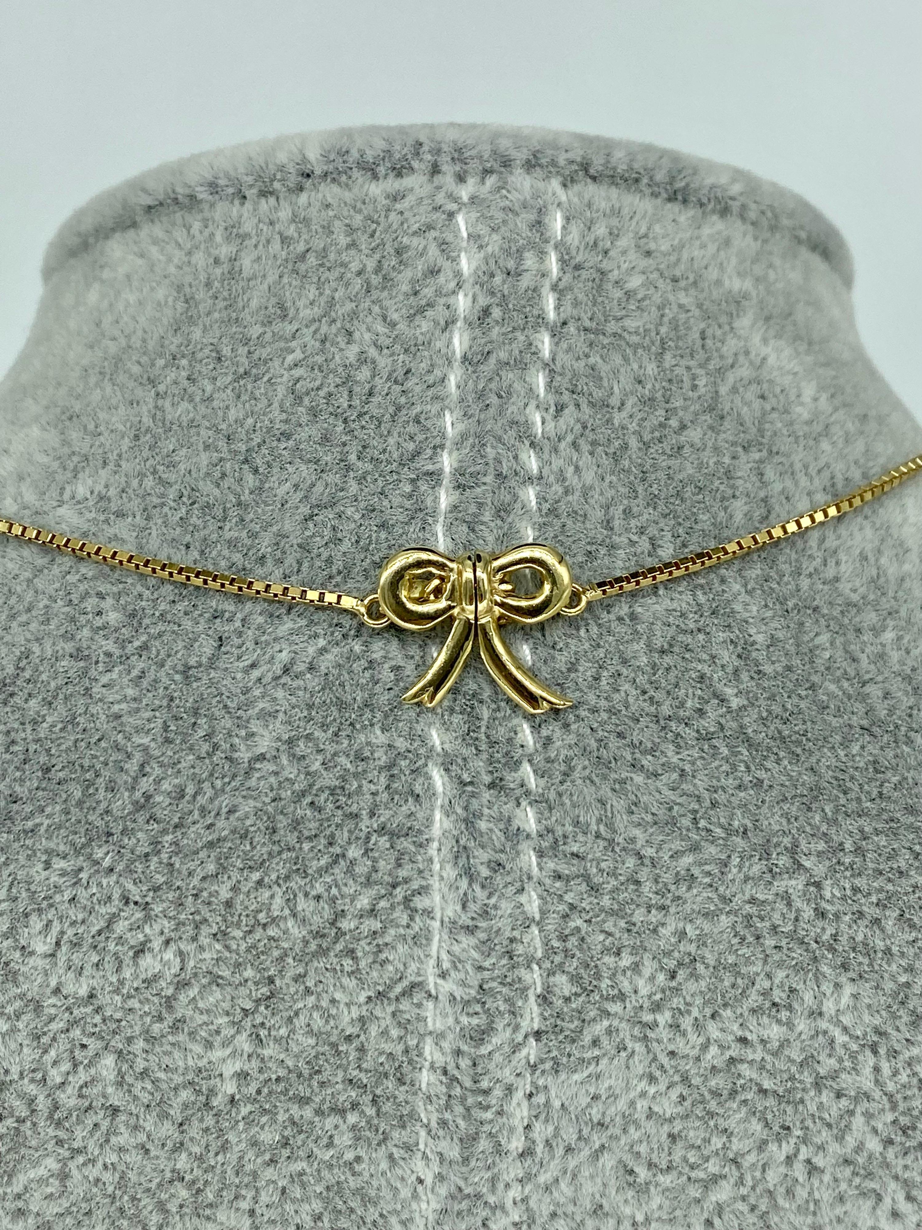 Collier cravate à nœud papillon en forme de cœur avec grande perle de la créatrice Patricia Jias en vente 1