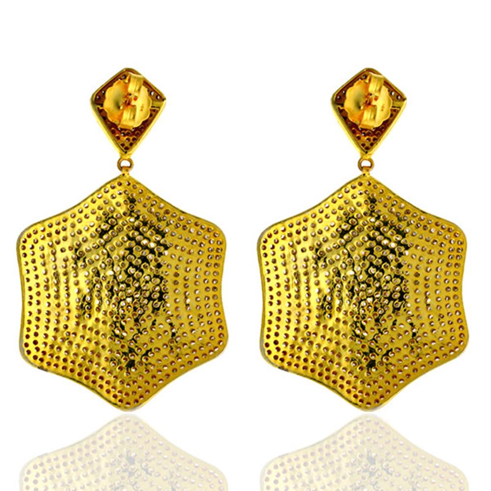 Cool and Designer wavy hexagon Pave Diamond Earring in Silver and Gold with black rhodium  is pretty sassy for any occasion.

Closure: Push Post 

14kt Gold: 1.74gms
Diamond: 9.6cts
Silver: 25.758gms

