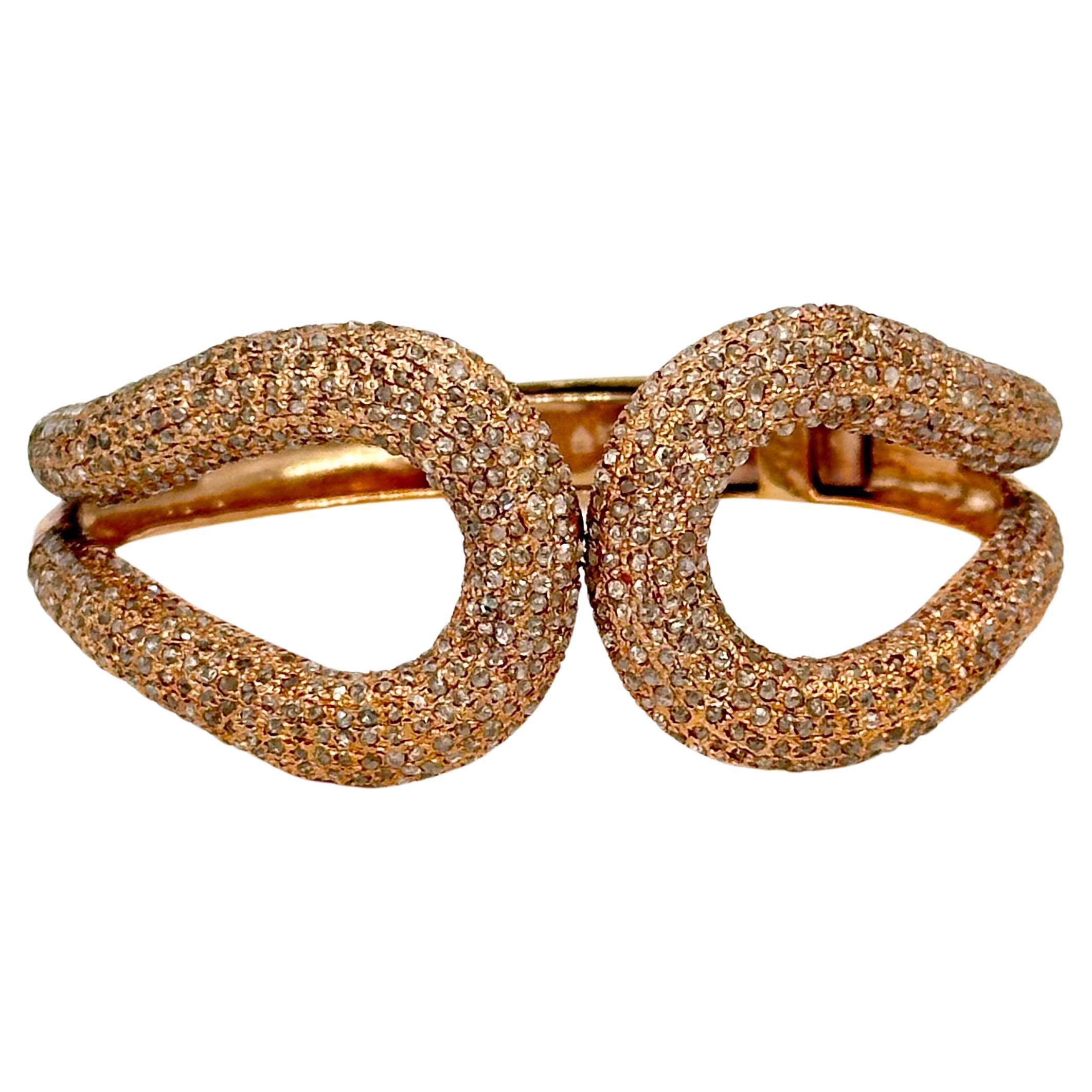 Bracelet de créateur en argent sterling plaqué or rose avec diamants pavés en vente