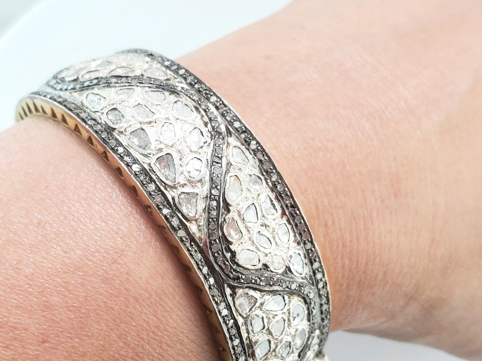 Taglio rotondo Bracciale d'autore in argento 925 con diamanti taglio rosa e pavé di diamanti. in vendita