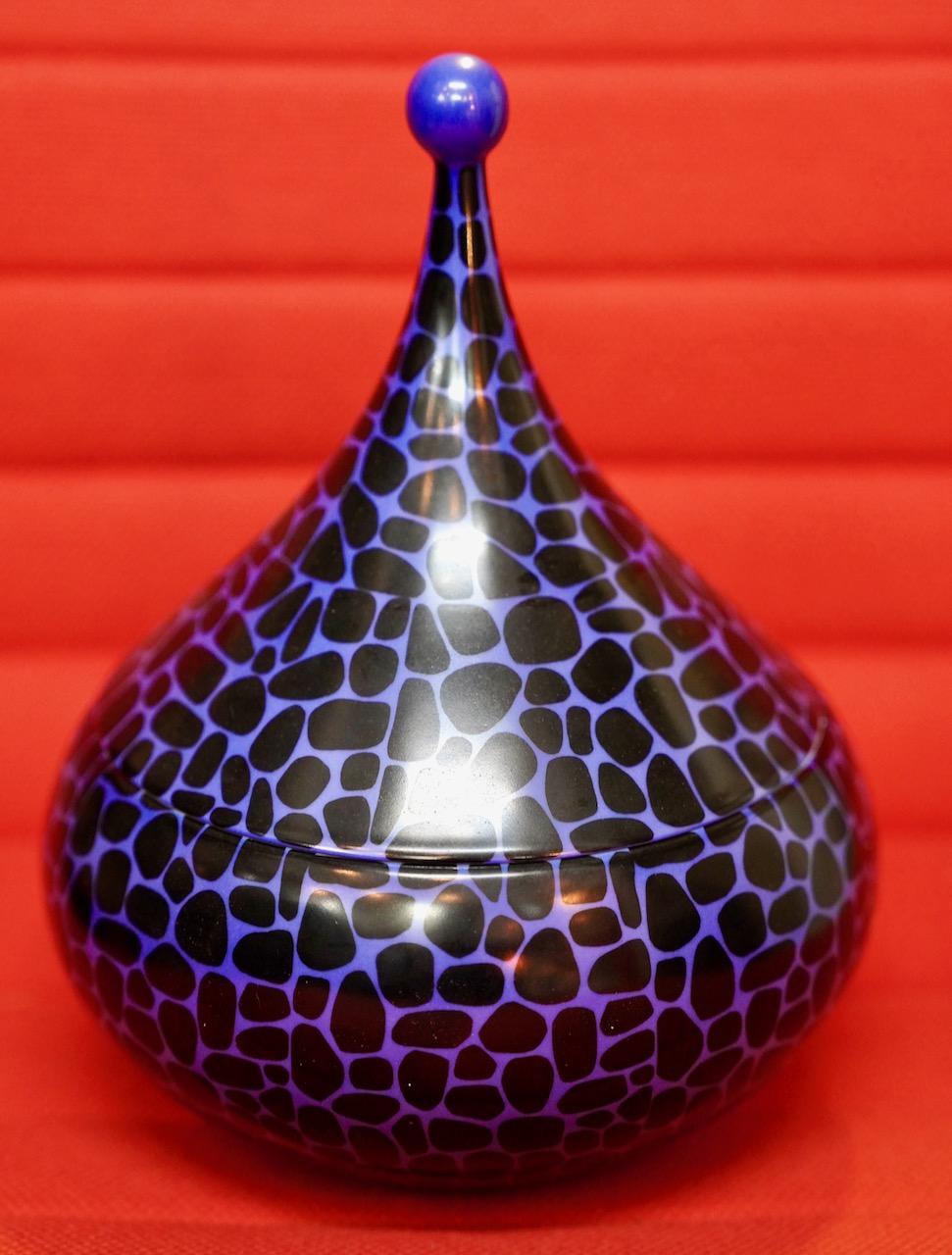 Designer porcelain lidded vase by Rosenthal Studio Line, Emilio Pucci, ca. 1960, H 23 cm

This impressive designer porcelain lidded vase by Rosenthal Studio Line, designed by the renowned designer Emilio Pucci around 1960, is a fascinating example