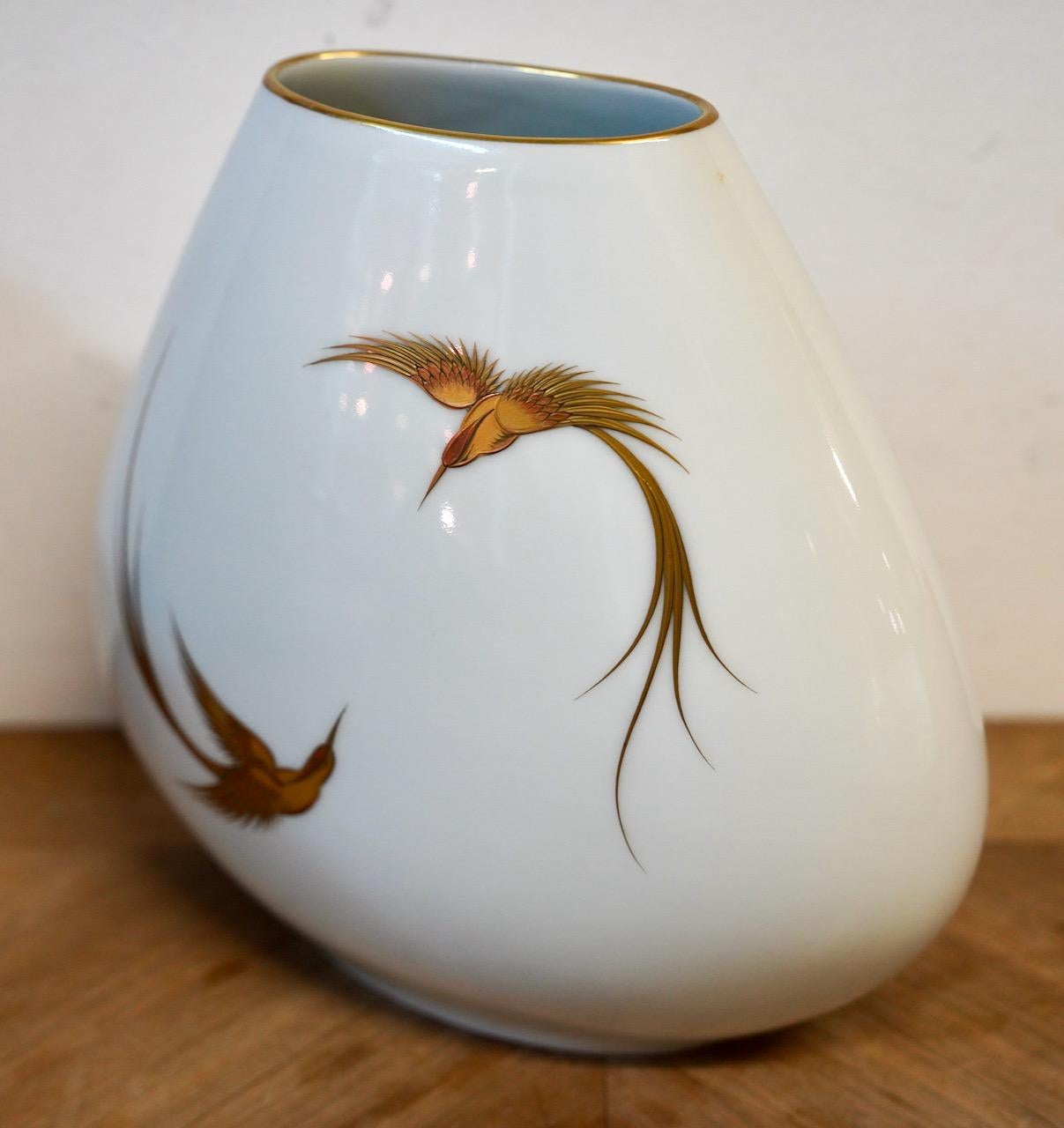 Designer Porcelain Vase with golden Birds, by Heinrich, Selb Bavaria In Excellent Condition For Sale In Berlin, DE