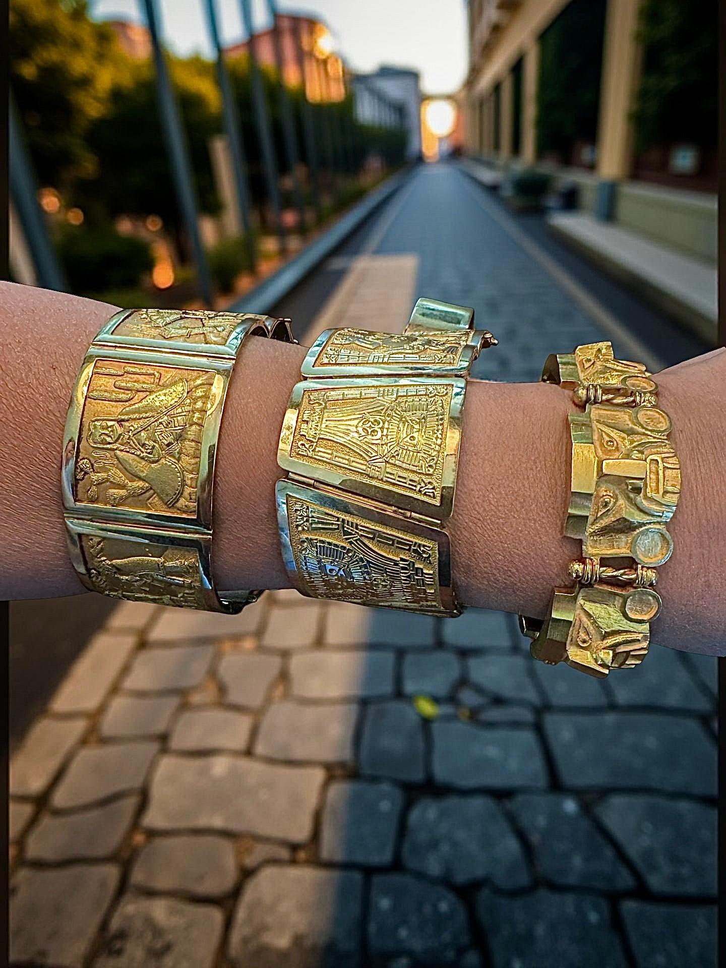 Designer R. Royss Aztec 18K Yellow Gold Bracelet In Good Condition For Sale In Derby, NY