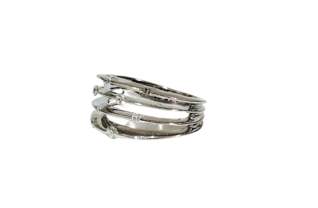 Bague design rétro pour femmes avec diamants de 0,25 carat Excellent état - En vente à Miami, FL