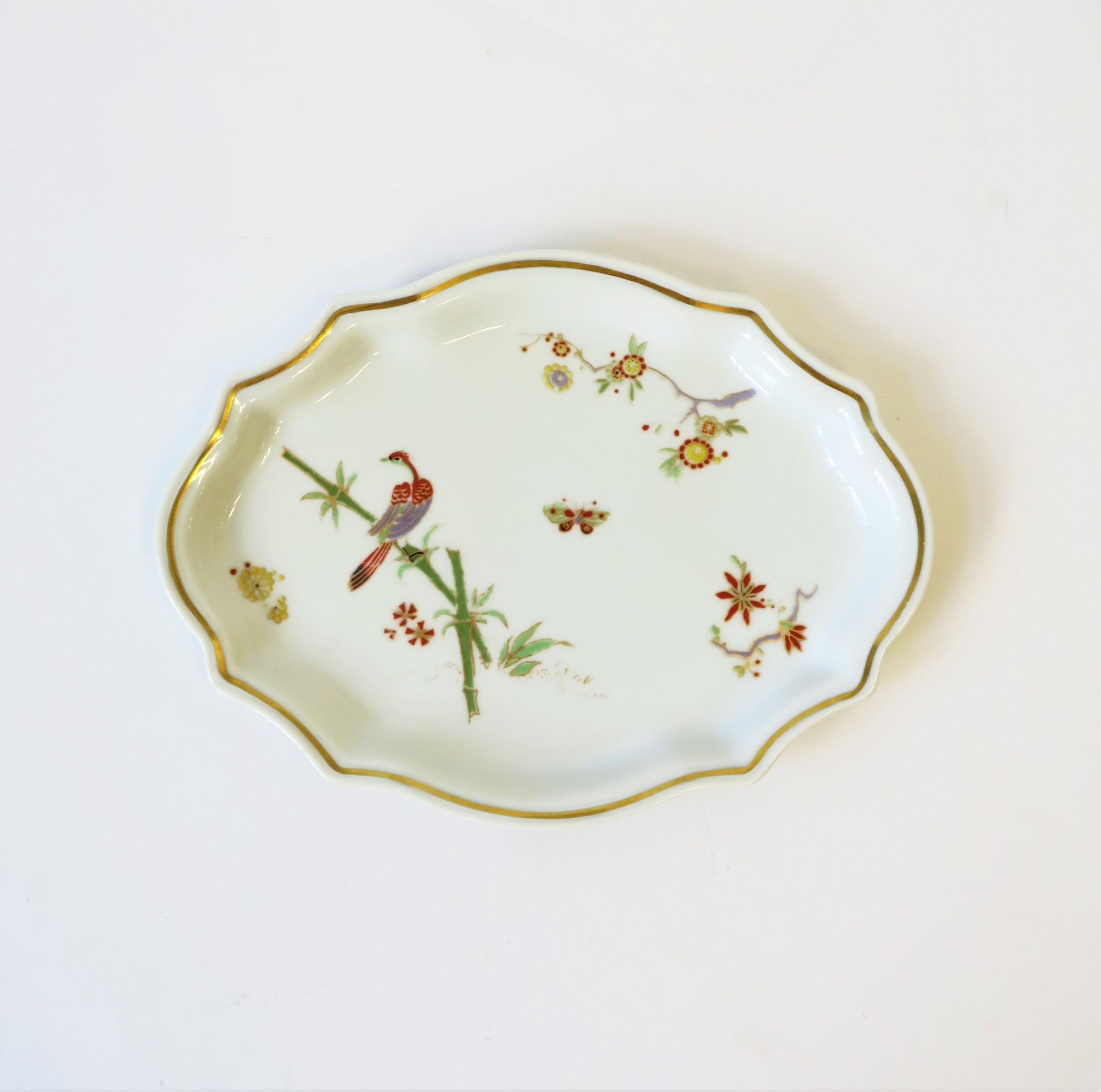 A beautiful vintage Italian white porcelain jewelry dish/plate/tray by designer Richard Ginori, circa mid-20th century, Italy. Tray vide-poche features a Phoenix parrot bird on bamboo branch/plant, small flowers, and butterfly, with a decorative