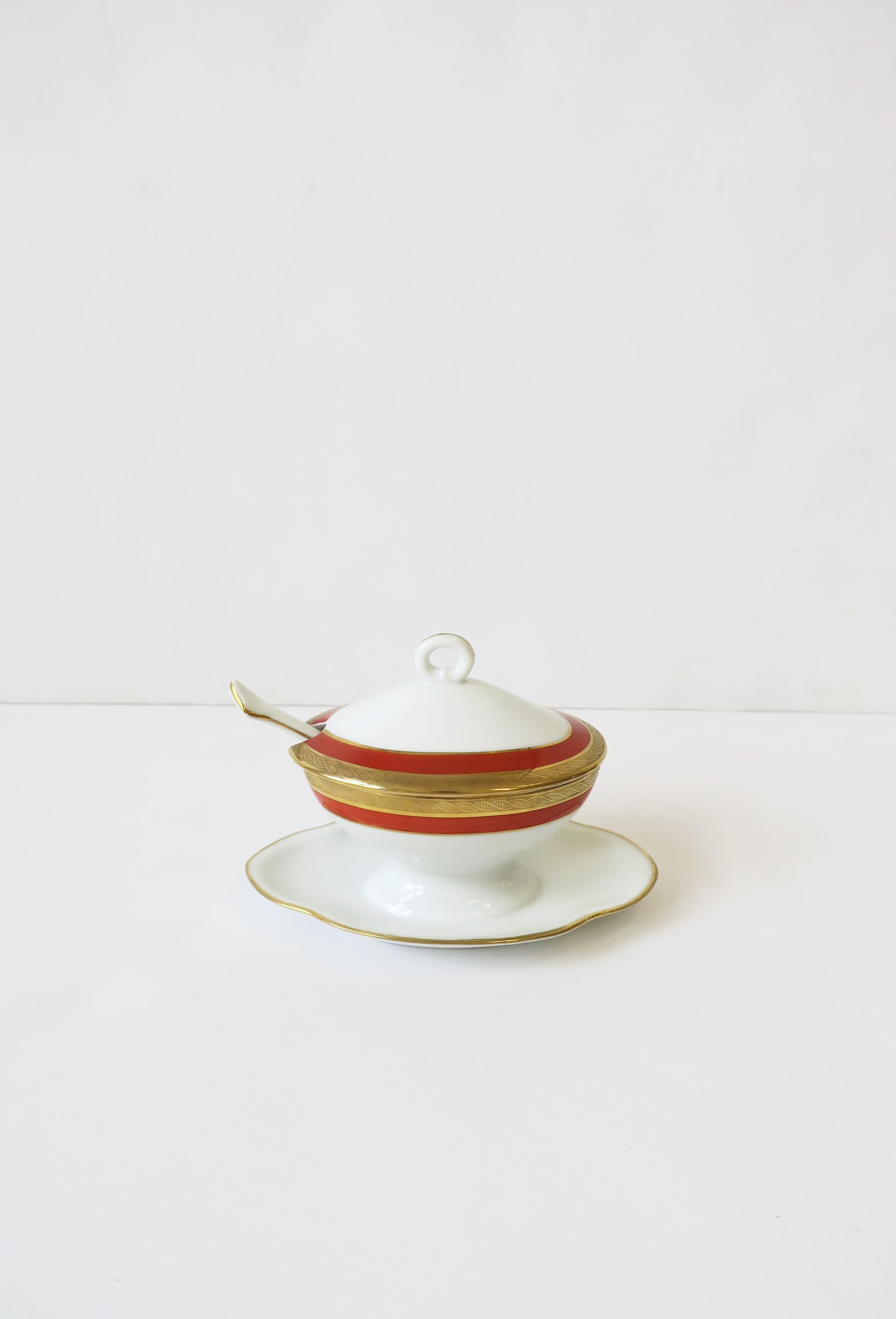 Richard Ginori Italian White and Gold Porcelain Condiment Dish & Spoon  In Good Condition For Sale In New York, NY