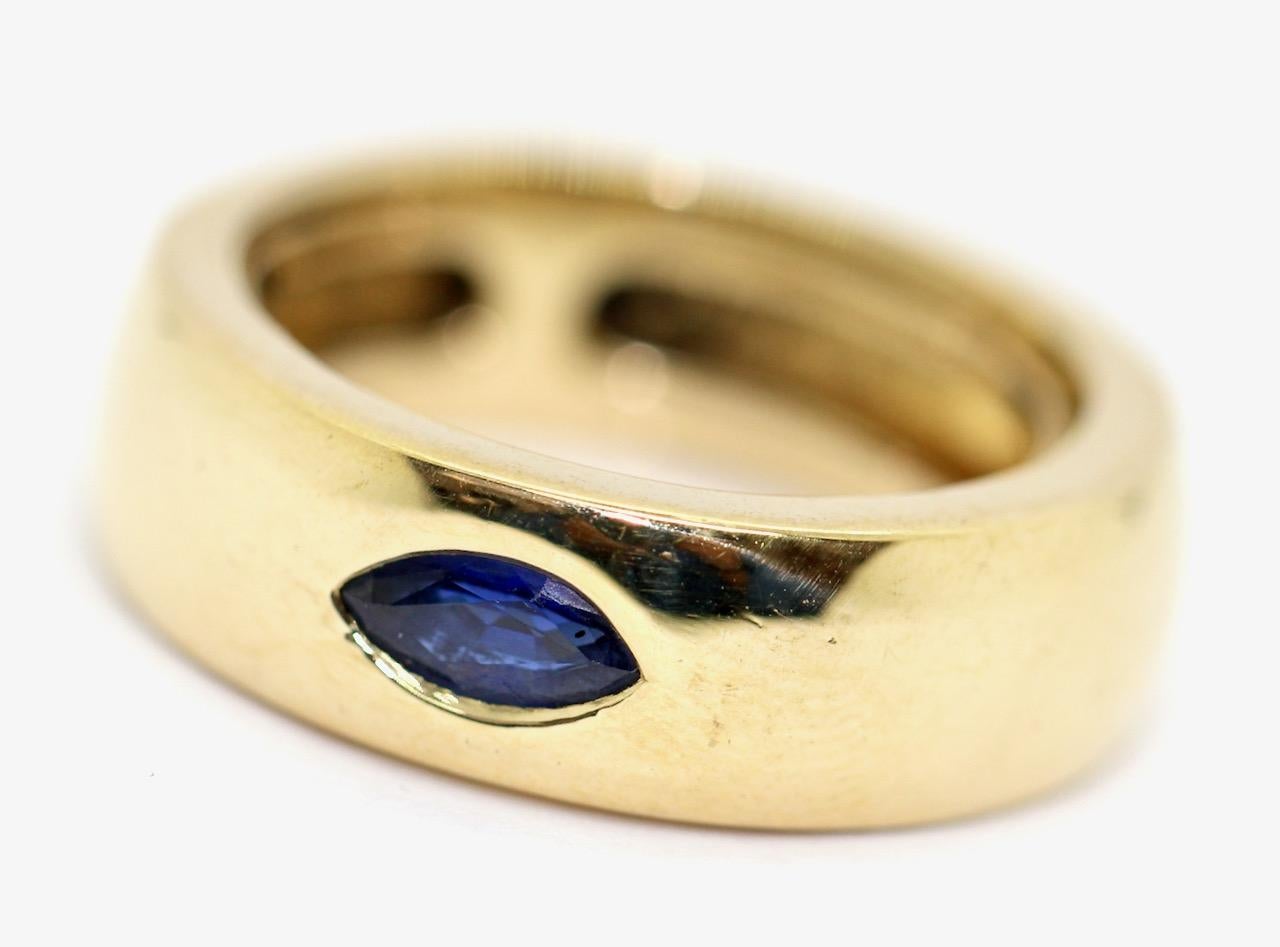 Elegant designer ring by Kat Florence, 18k yellow gold with a navette (Marquise) cut blue sapphire.

0.41 Carat Best Quality Blue Sapphire.

Includes certificate of authenticity.

This beautiful jewelry comes from the star designer Kat
