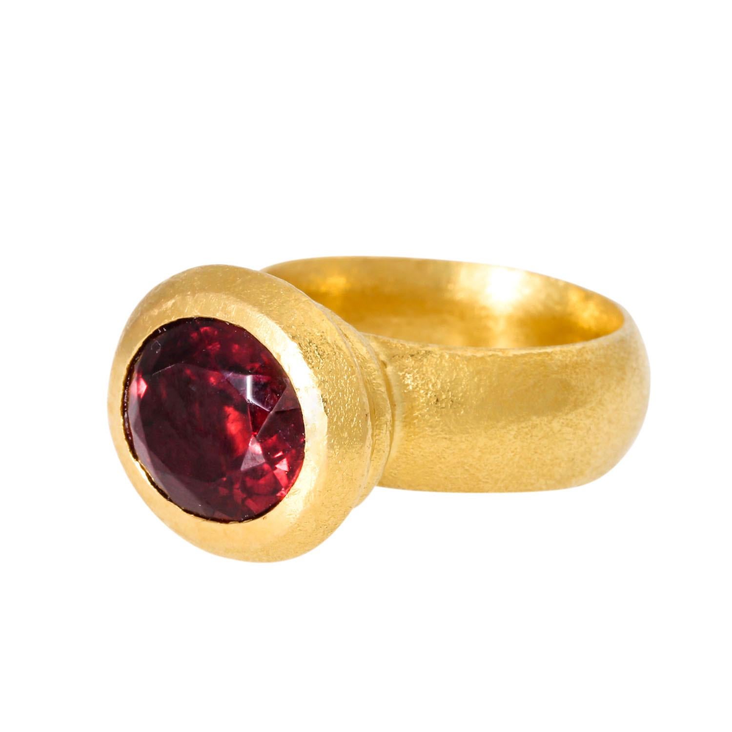 Designer Ring with a High -Fine Rubellite of Approx. 5.8 Ct In Fair Condition For Sale In Stuttgart, BW