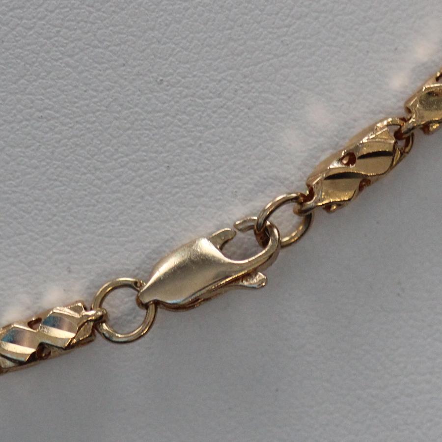 A highly Styled 3.50 mm repeating pattern rope style chain. 3.50mm thick with some weight to it. This unique style wont be found much anywhere else. The clasp is a nice size lobster clasp which tend to be a bit more secure than the standard jump