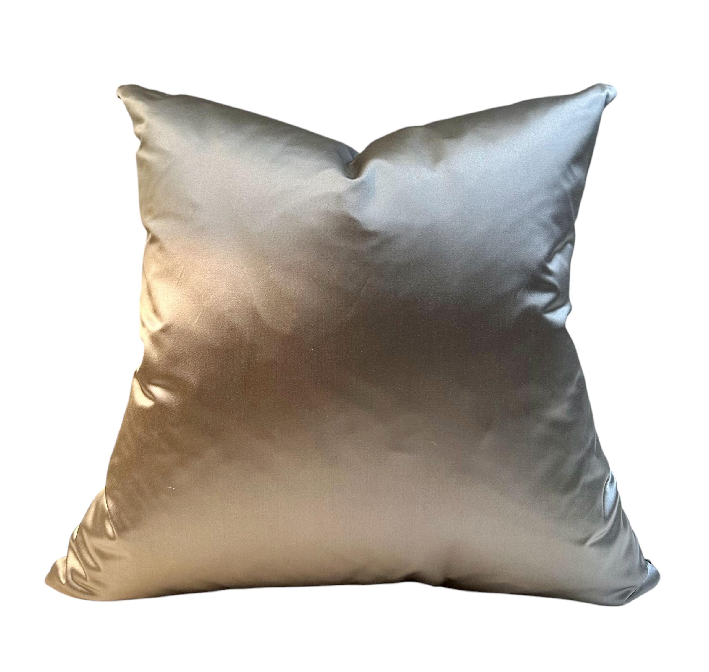 Italiano Cuscini in raso Scalamandre di design in vendita
