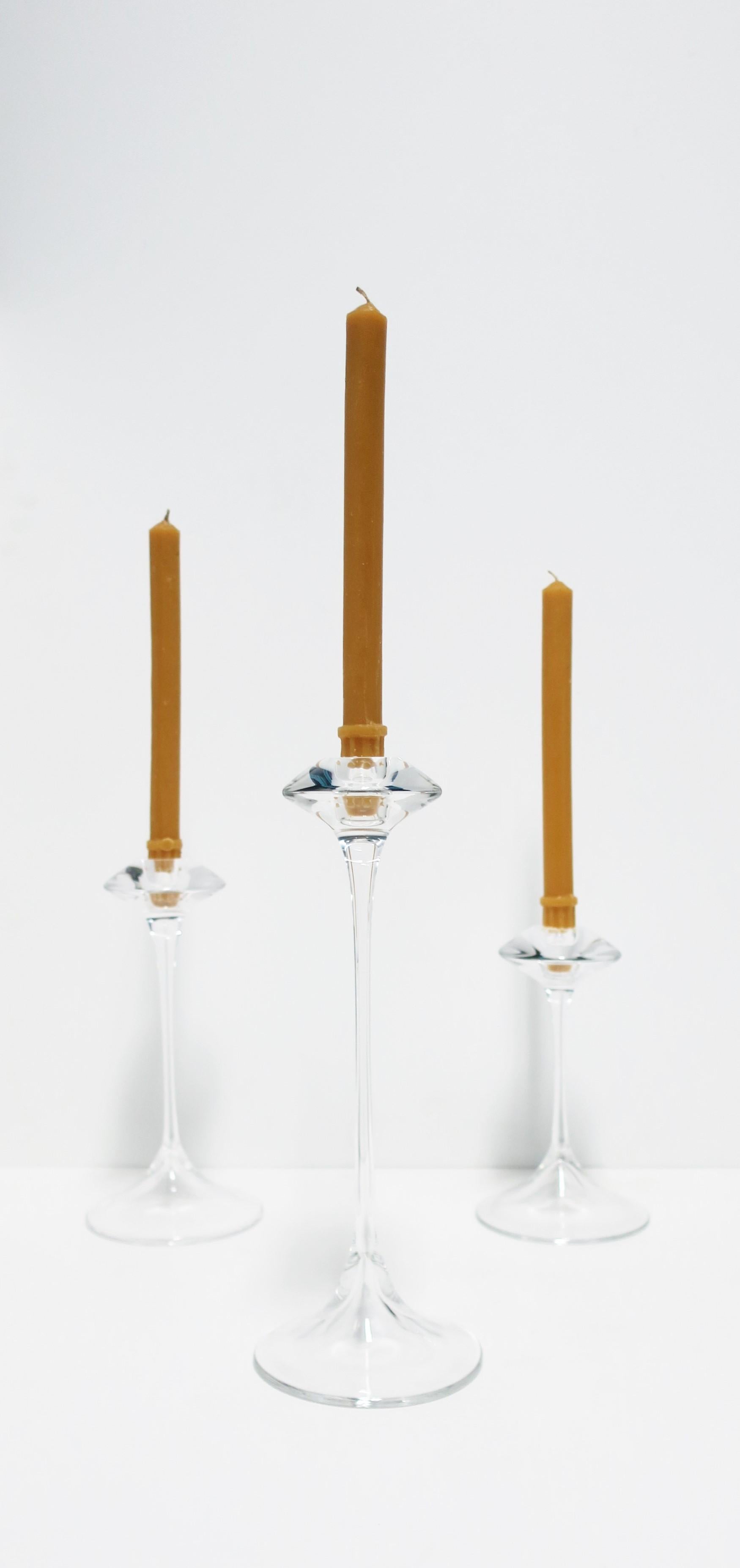 Skandinavische moderne Kerzenständer aus Kristall, Designer, Schweden, 3er-Set im Zustand „Hervorragend“ im Angebot in New York, NY