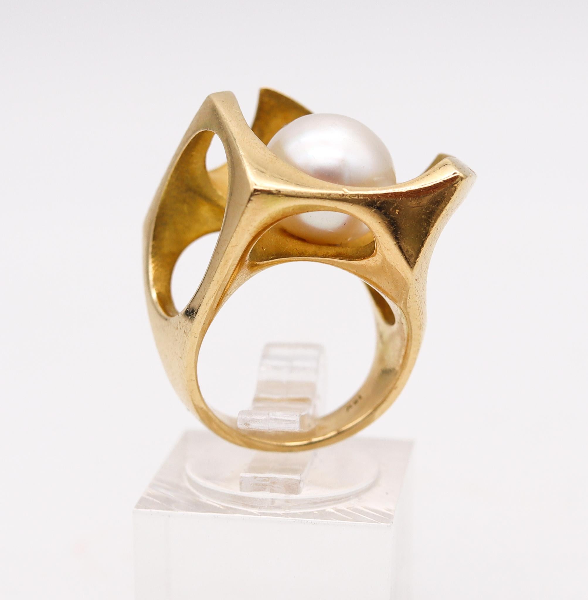 Women's or Men's Designer Sculptural Biomorphic Abstract Cocktail Ring 18Kt Gold with Akoya Pearl