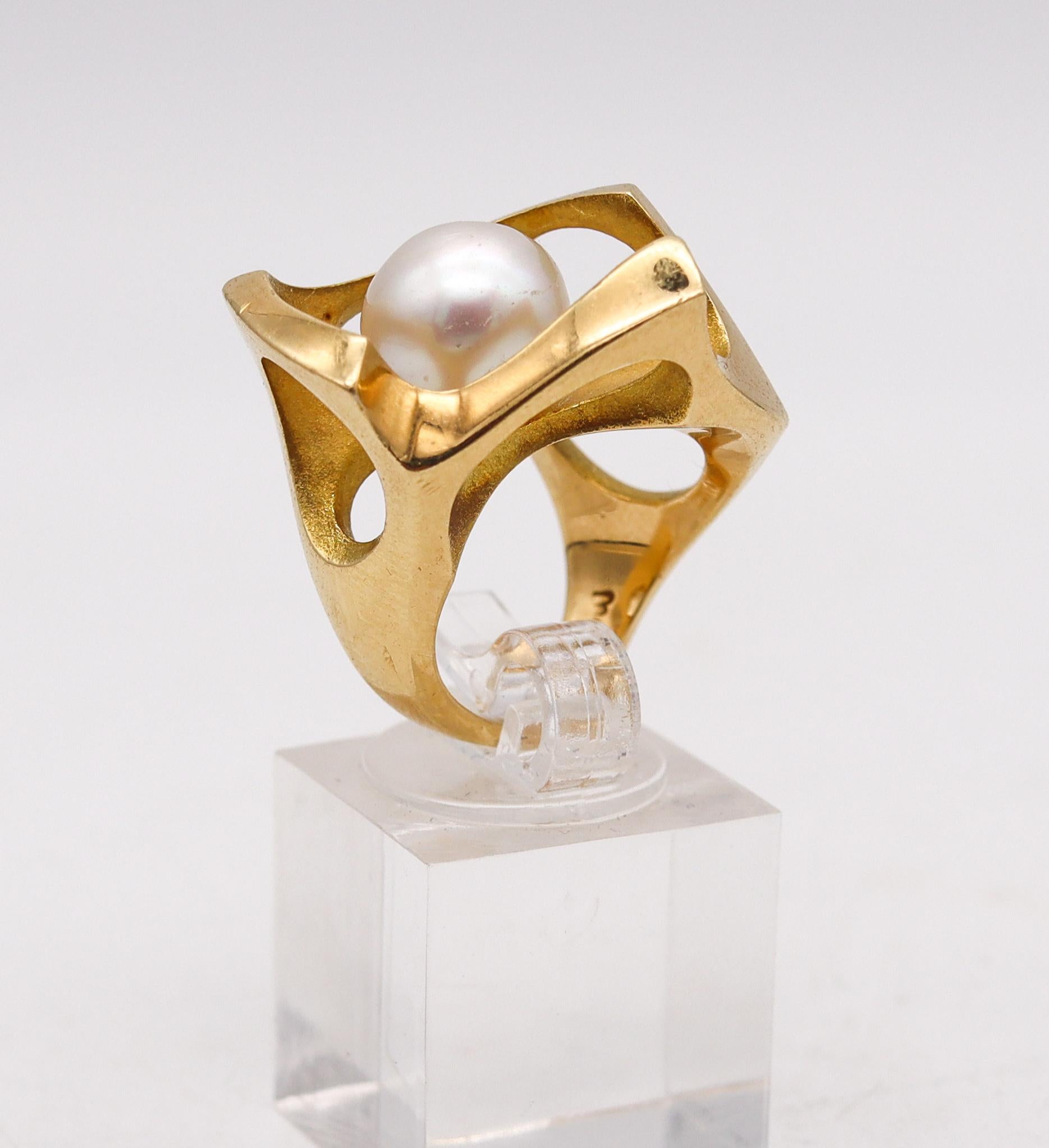 Designer Sculptural Biomorphic Abstract Cocktail Ring 18Kt Gold with Akoya Pearl 2