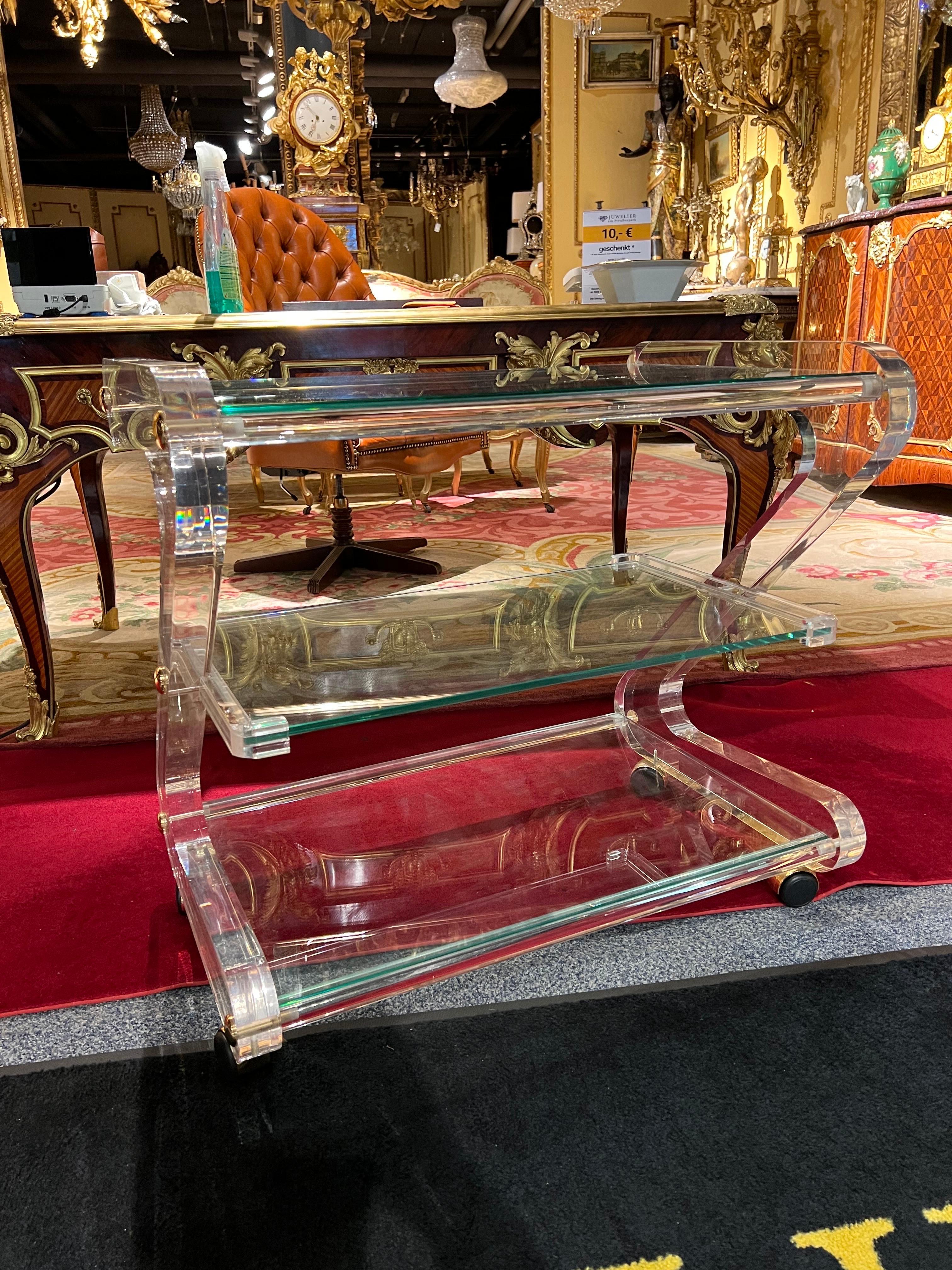 Acrylic serving tray table with massive frame and 3 glass plates

Made in italy

Light surface scratches.