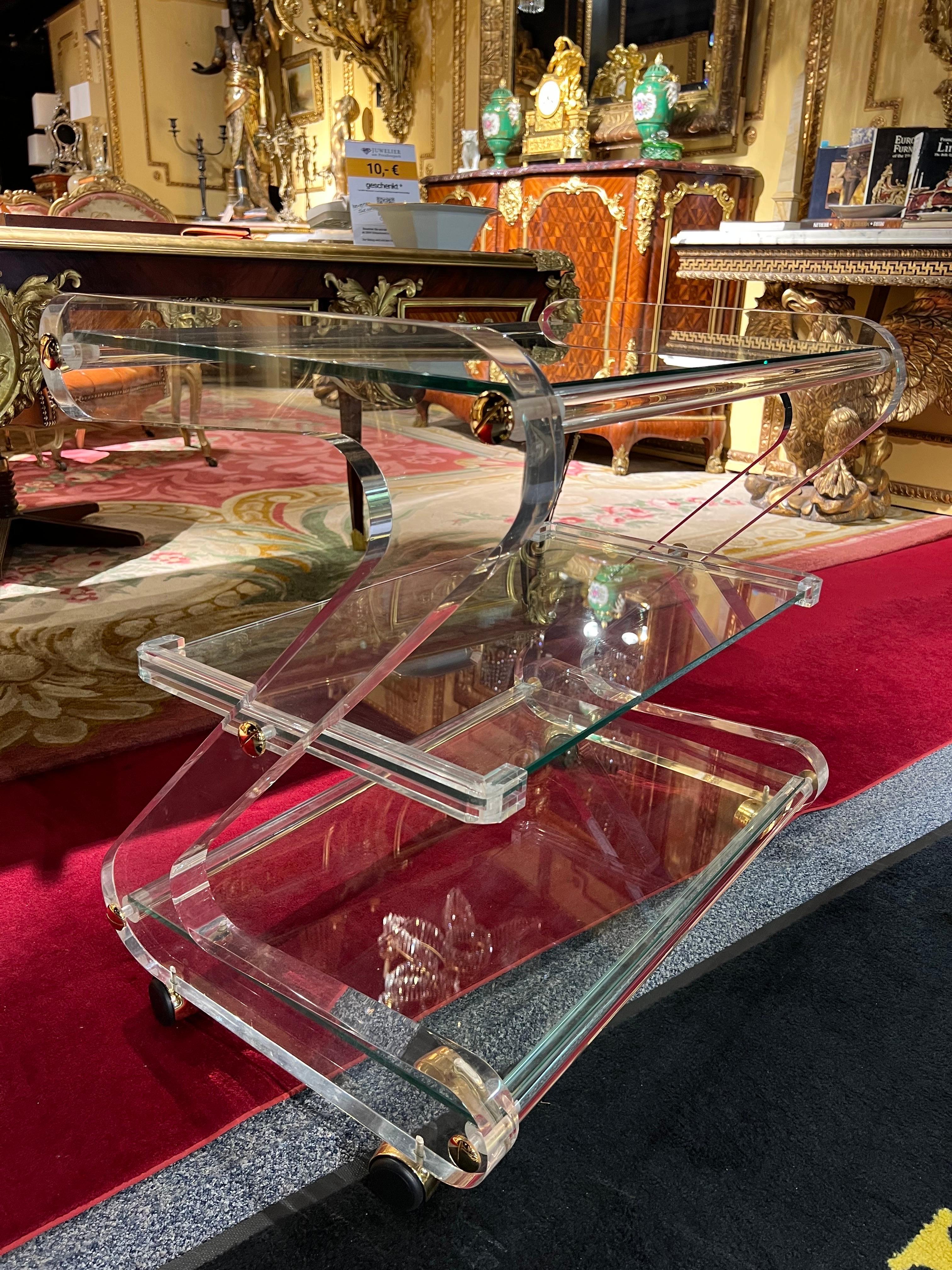 Designer Serving Table / Coffee and Cocktail Roll Table with Acrylic Frame In Good Condition For Sale In Berlin, DE