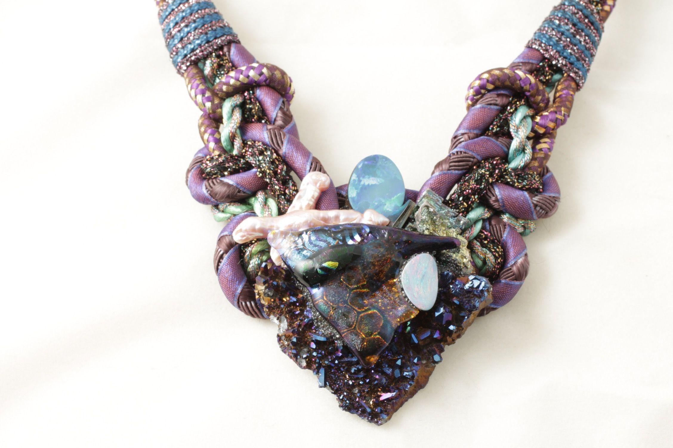 Designer Signature Alex & Lee Multi Gemstone and Cord Statement Bib Necklace 786 Moderno en venta