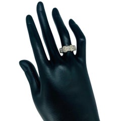 Signierter Designer-Cluster mit 1,08 Karat Diamanten
Ring aus 18 Karat Weißgold