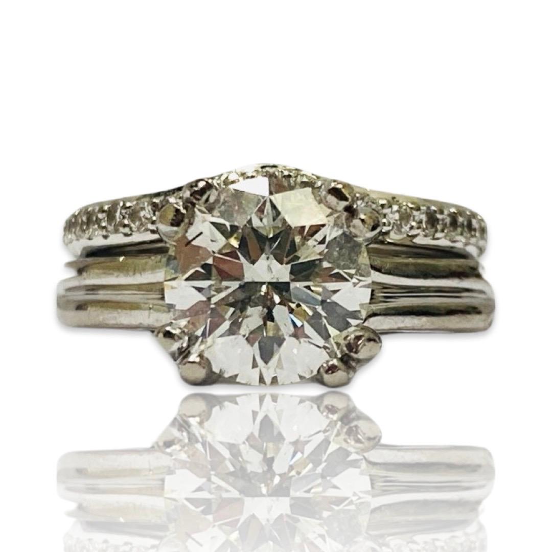 Designer signiert 3,00 Karat Diamant Verlobungsring 18k Weißgold. Schöner, einzigartiger und exquisiter Ring von einem Designer mit doppelten Handschellen als Design der Ringe. Wirklich atemberaubend, mit einem Zentrum 2,40 Karat Diamant mit einem H