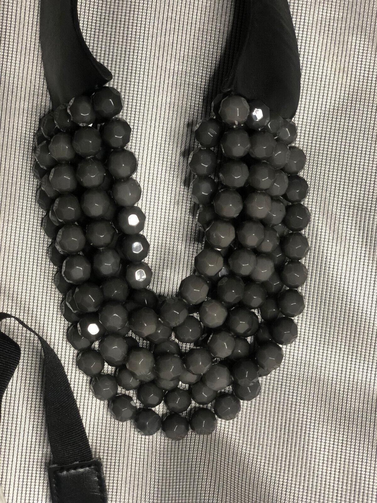 Moderno Collana a più fili con perline grigie in pelle Fairchild Baldwin firmata dal designer in vendita